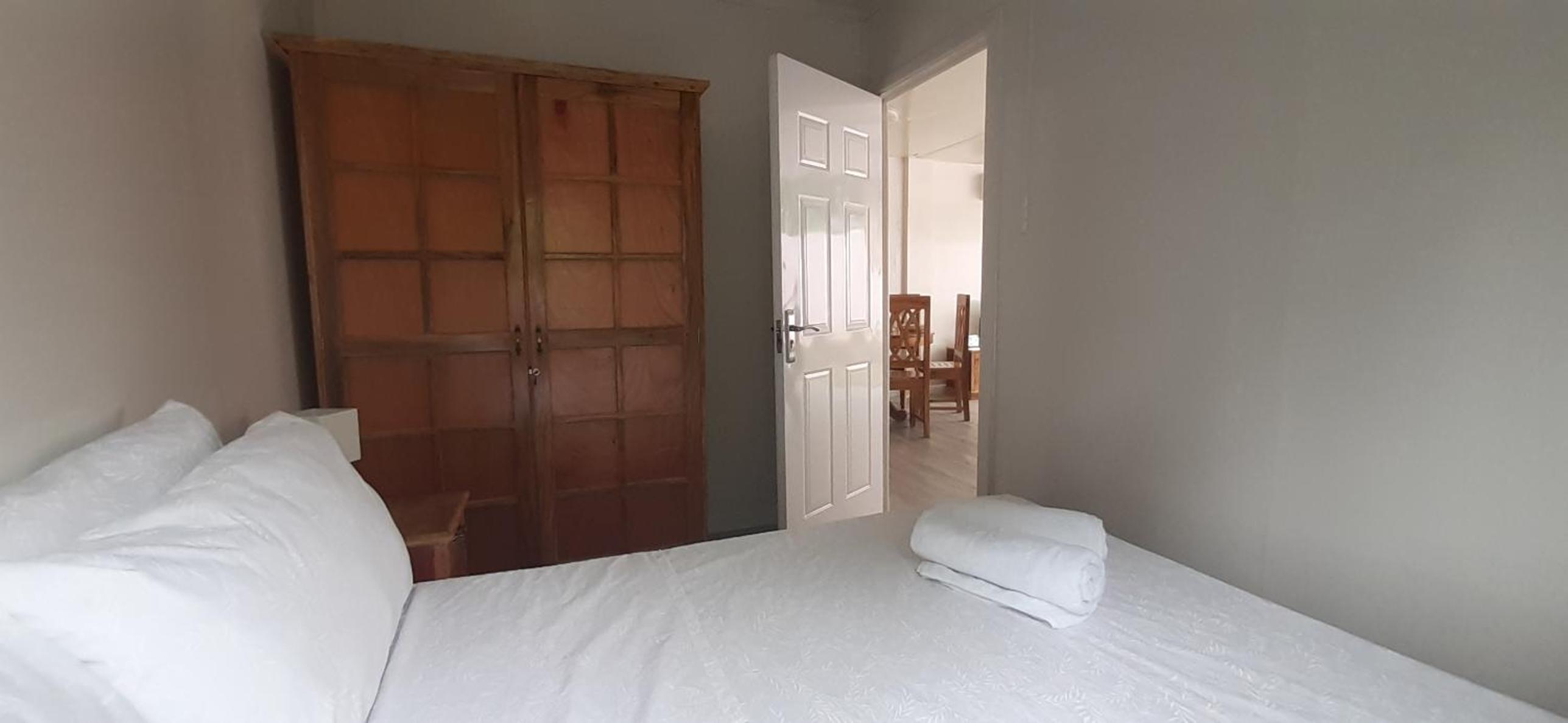 Two-Bedroom House - Photo 17