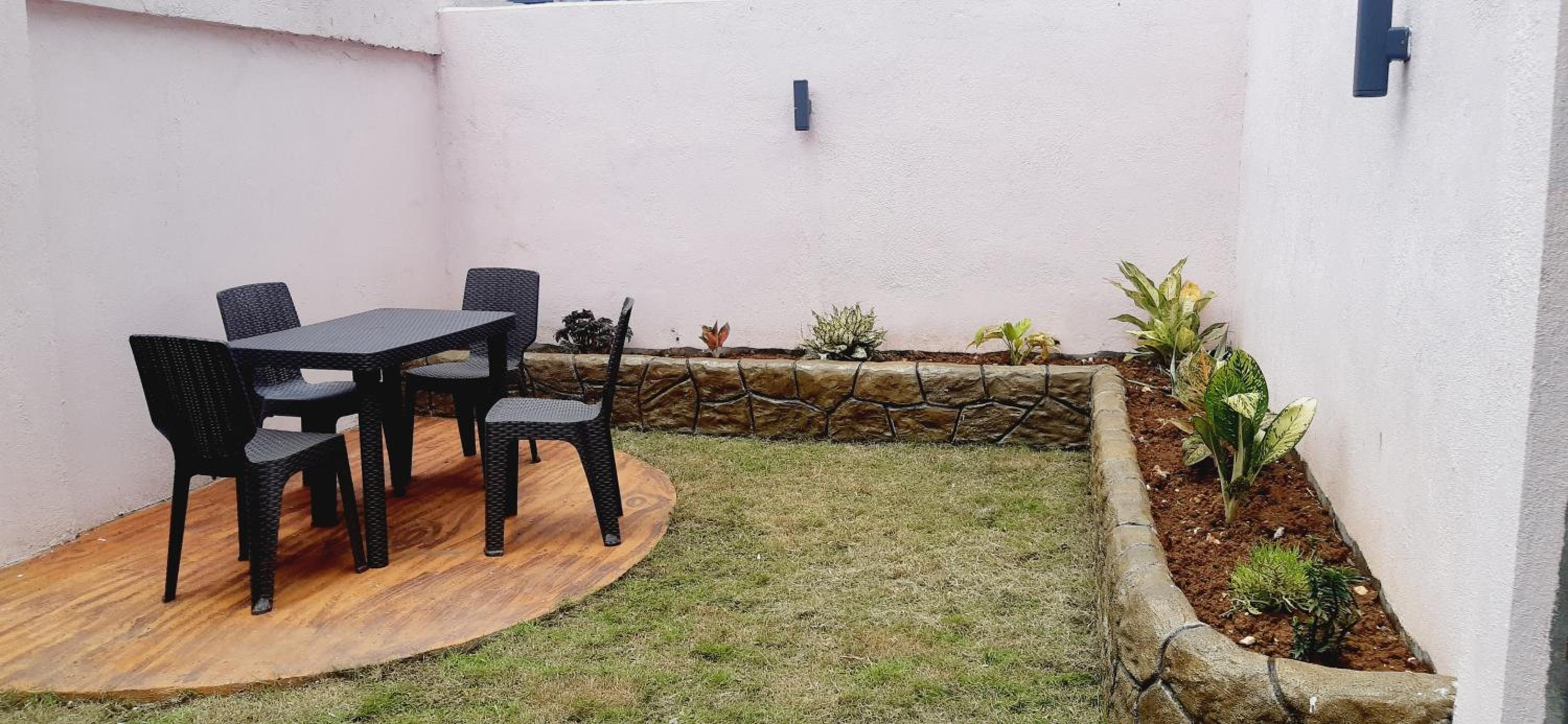 Two-Bedroom House - Photo 12