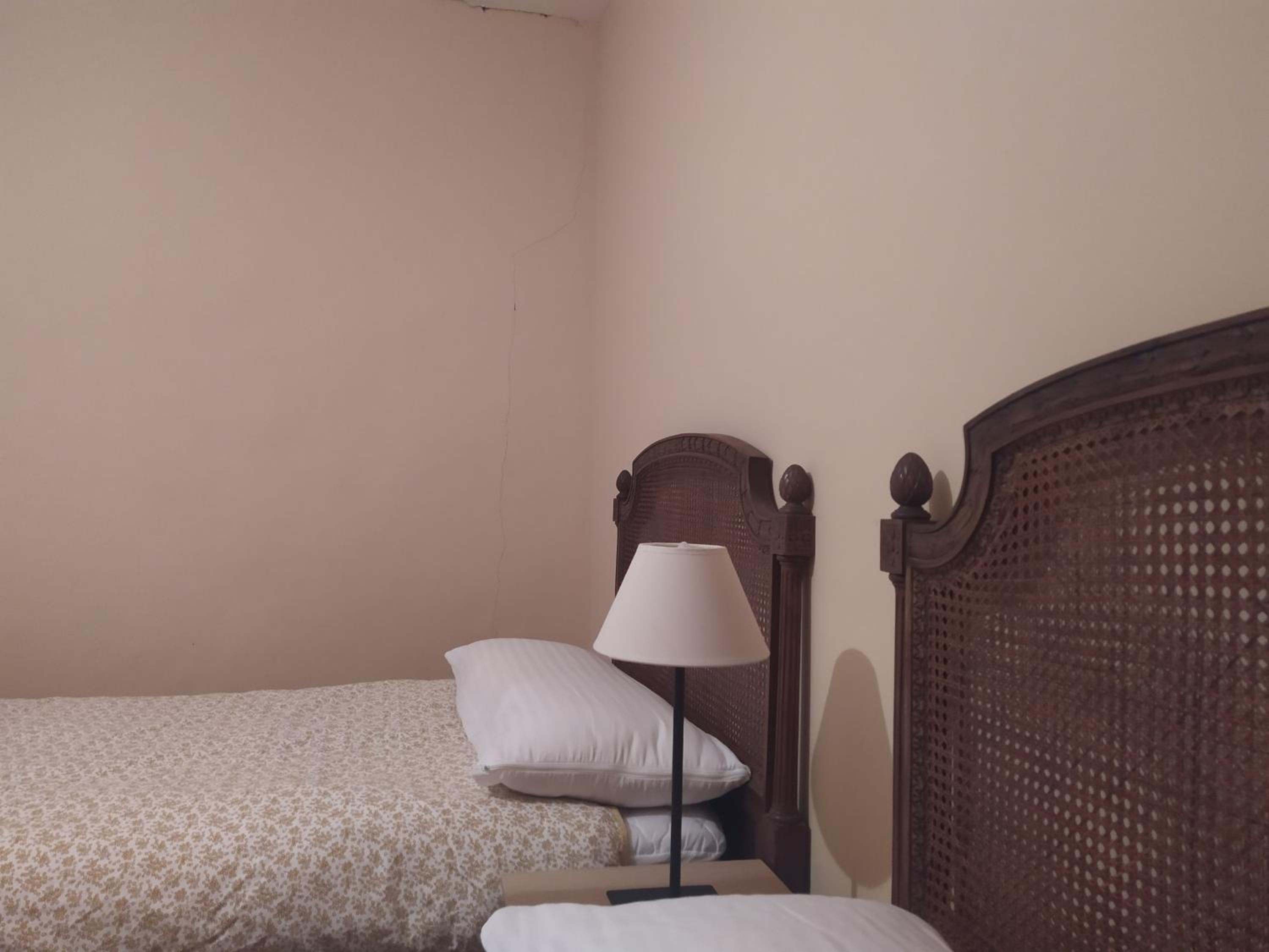 Habitación Estándar con Dos Camas y Baño Compartido