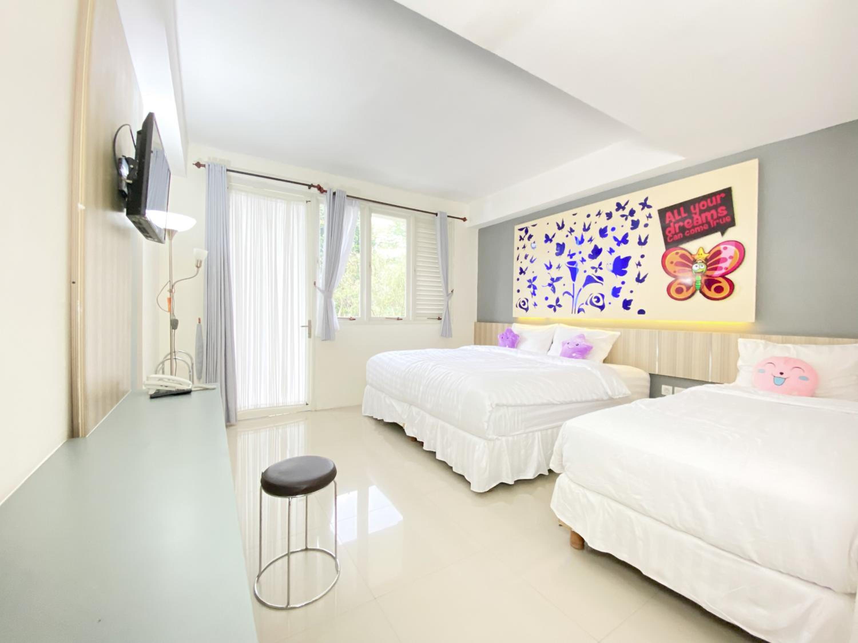 Deluxe Family Room - Photo 1