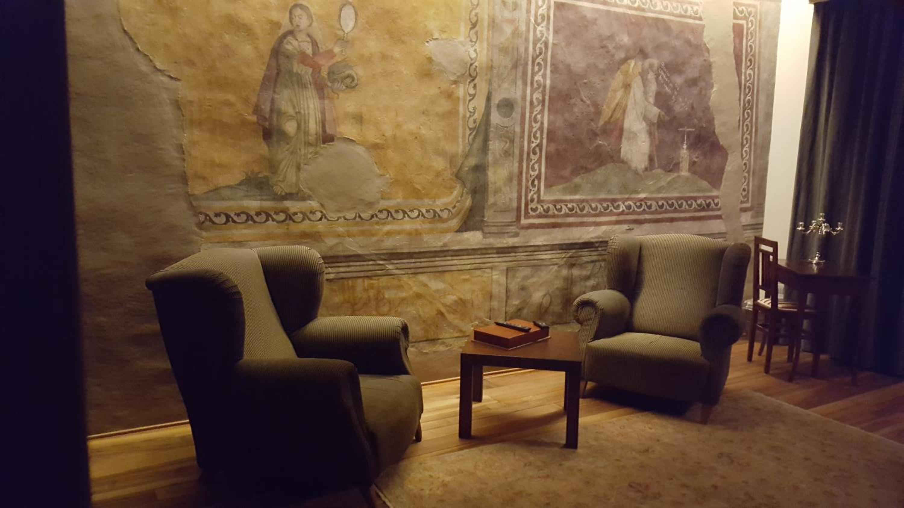 Art Room Suite - Photo 1
