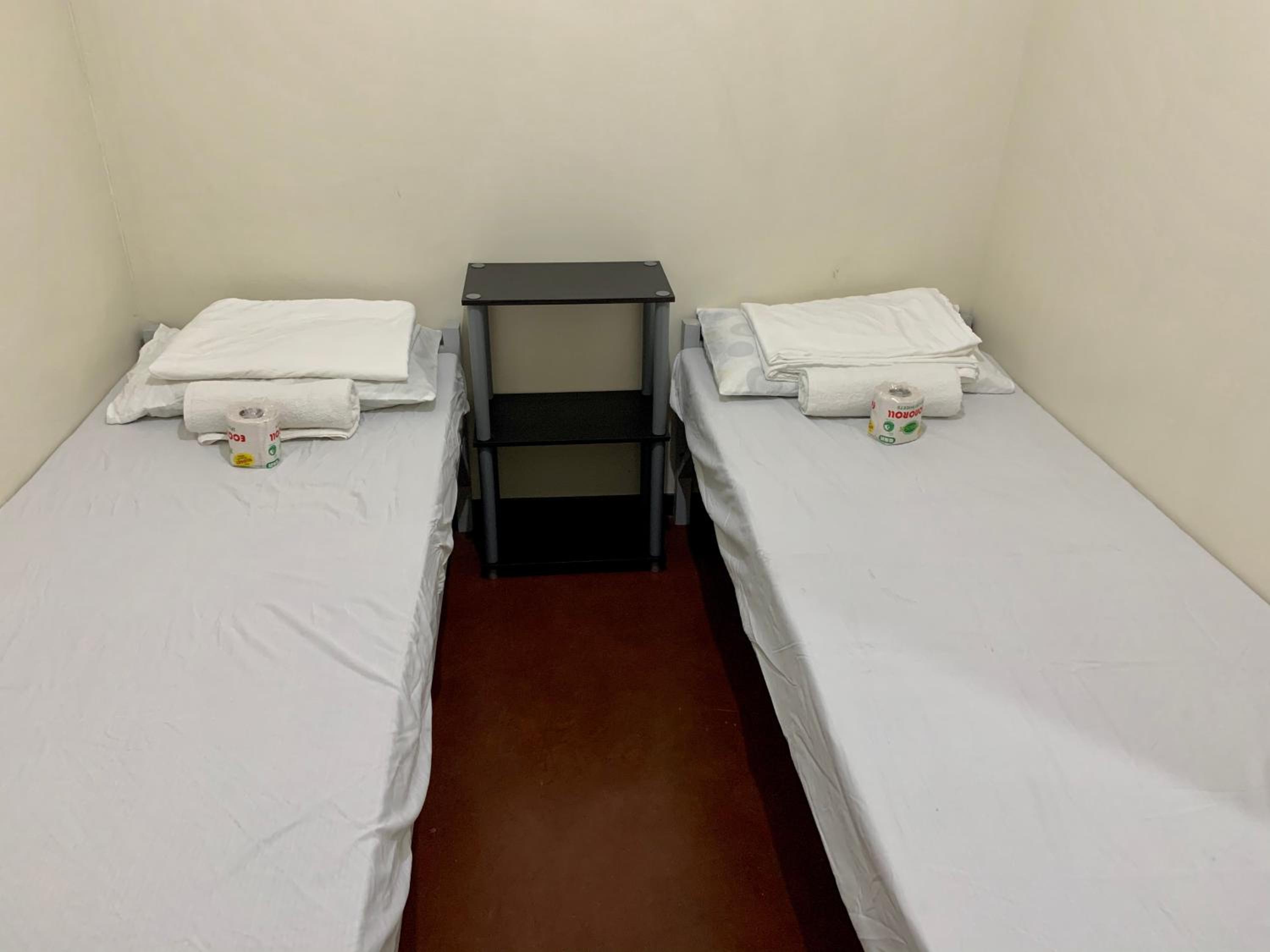 Double or Twin Room with Private Bathroom - Photo 4