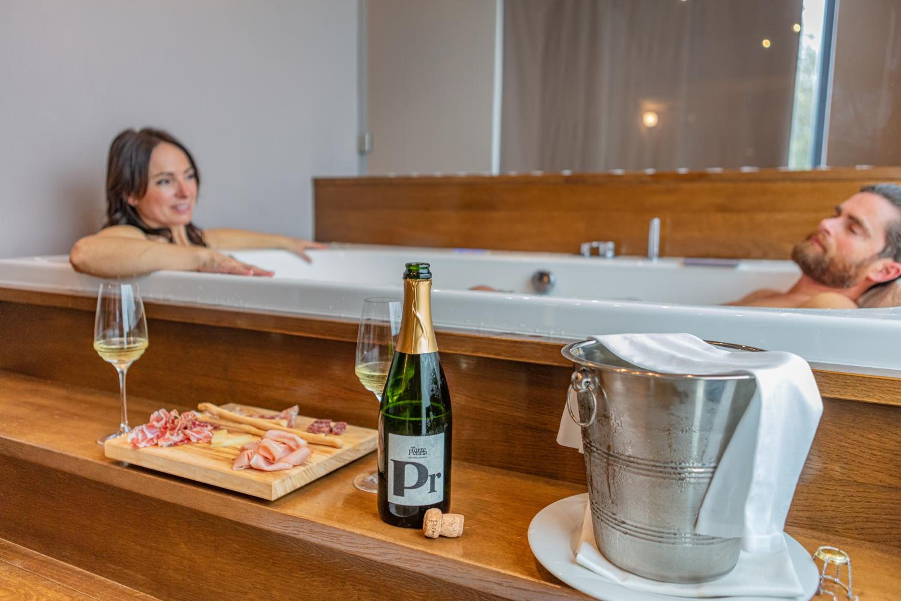Suite with Pool View - Photo 28