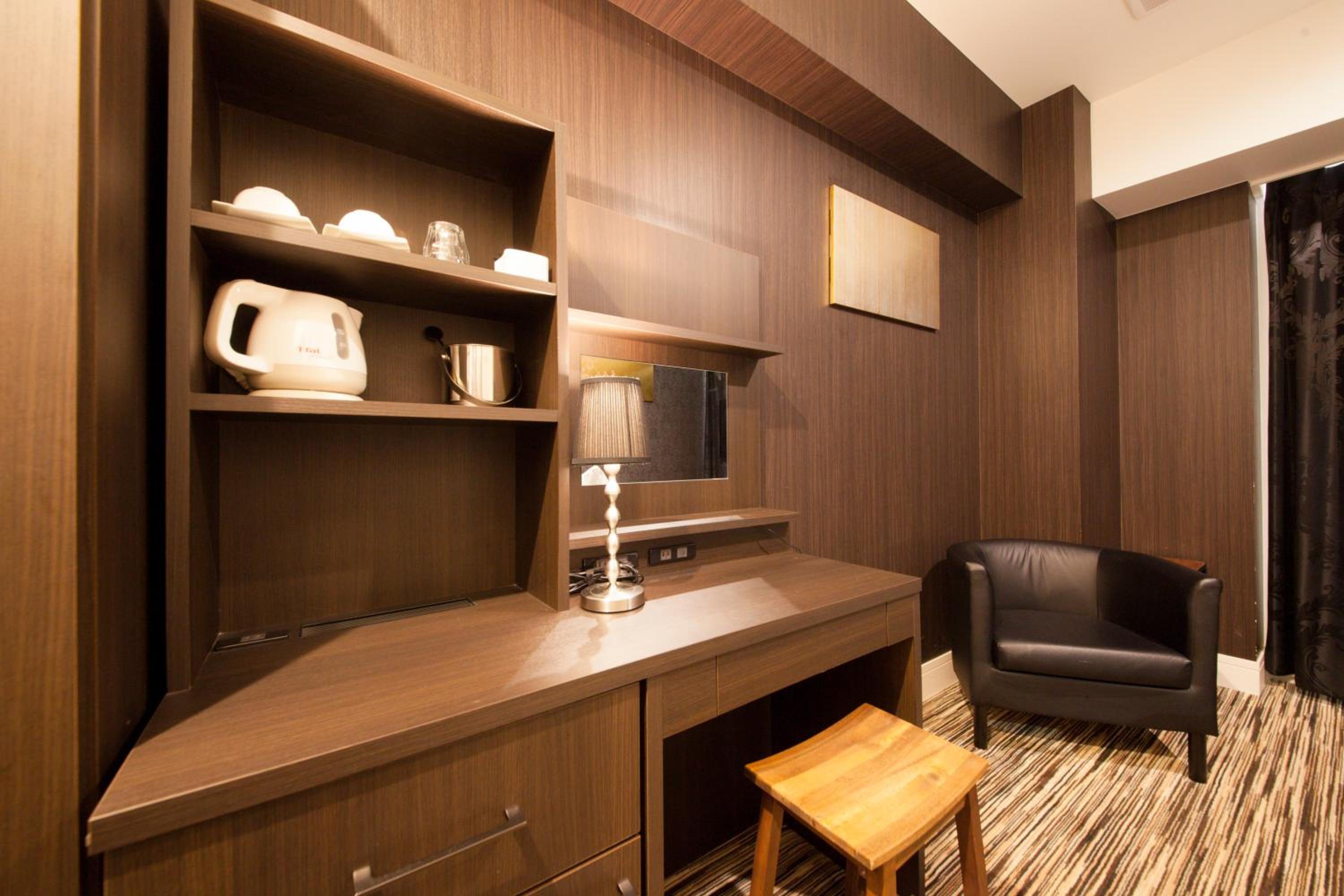 Standard Queen Room - Non-Smoking - No Daily Cleaning photo 3