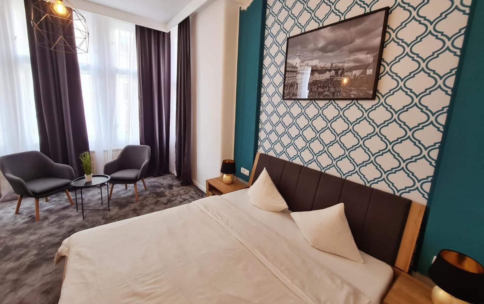 Double Room with Private Bathroom - Photo 27