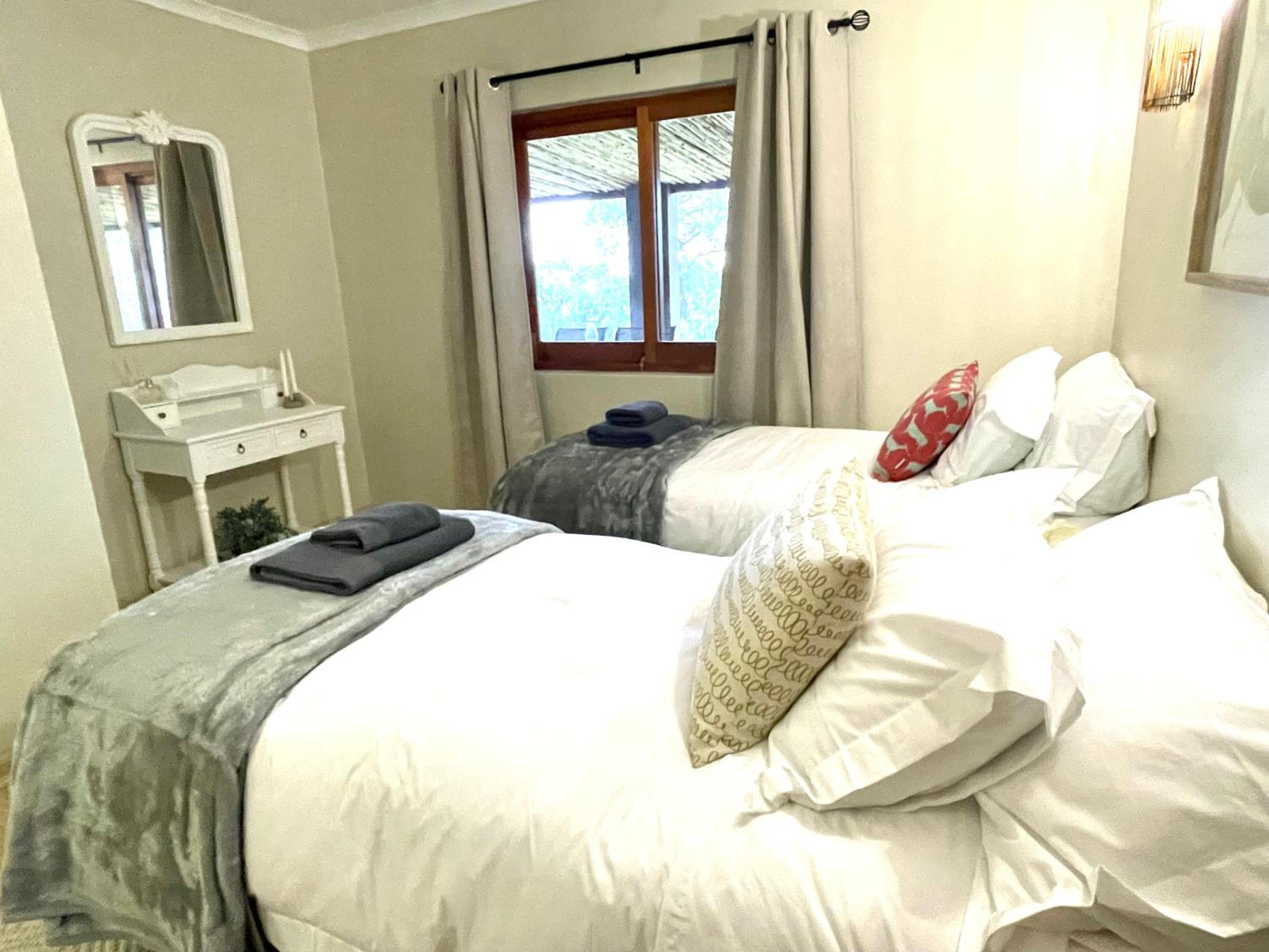 Six-Bedroom House photo 2