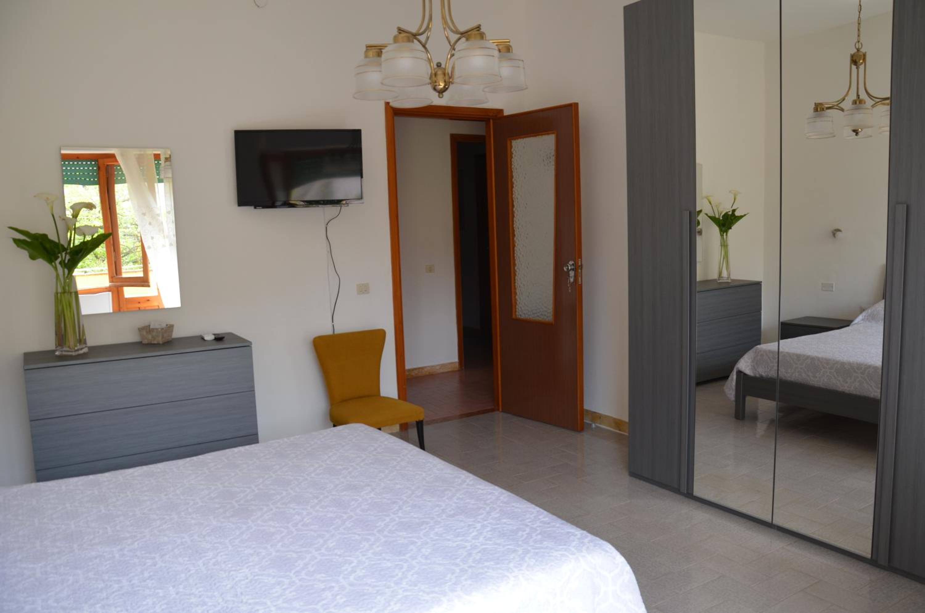 Double Room with Shared Bathroom photo 1