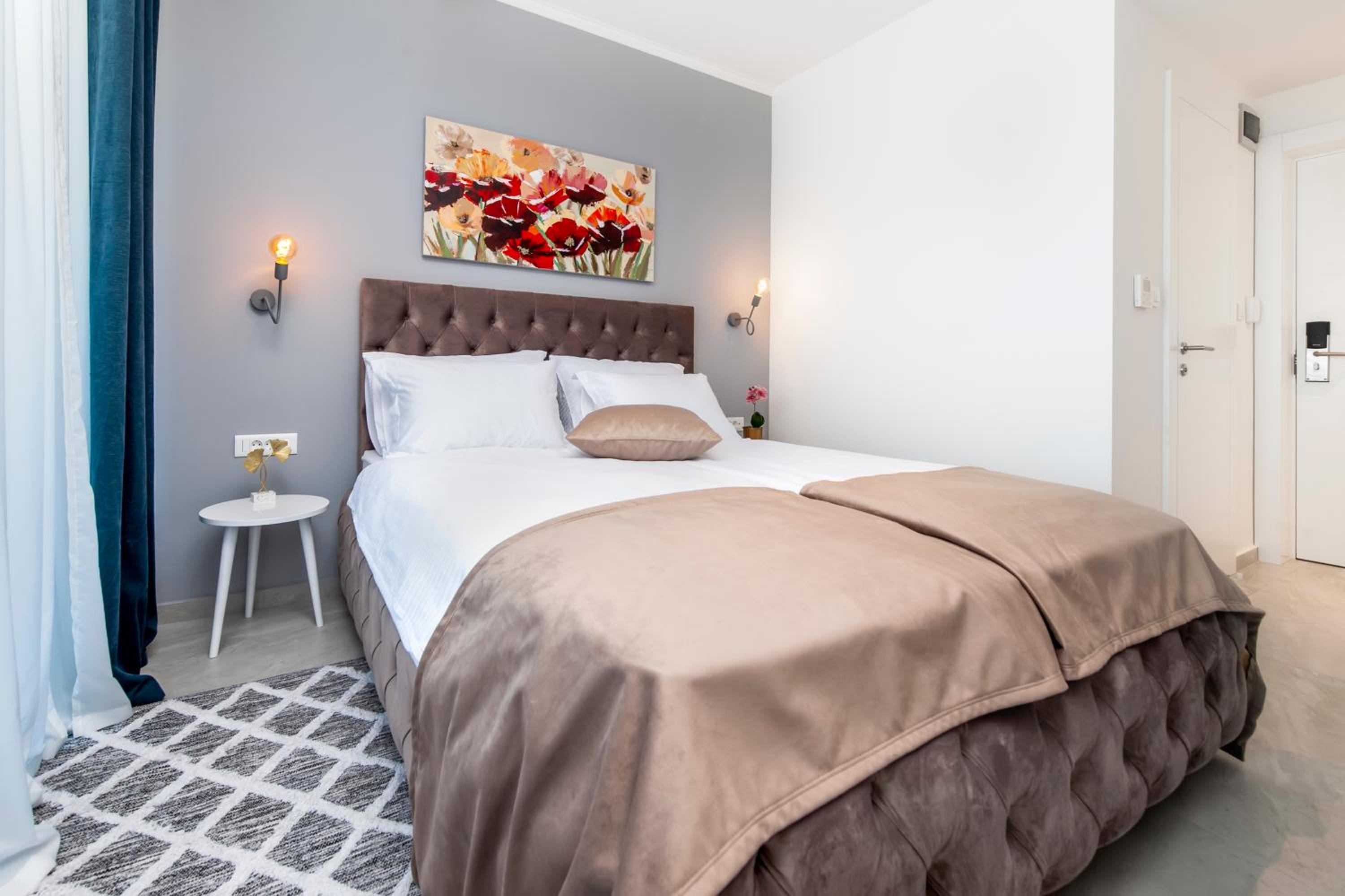 Deluxe Double Room with Balcony and Sea View - Photo 8