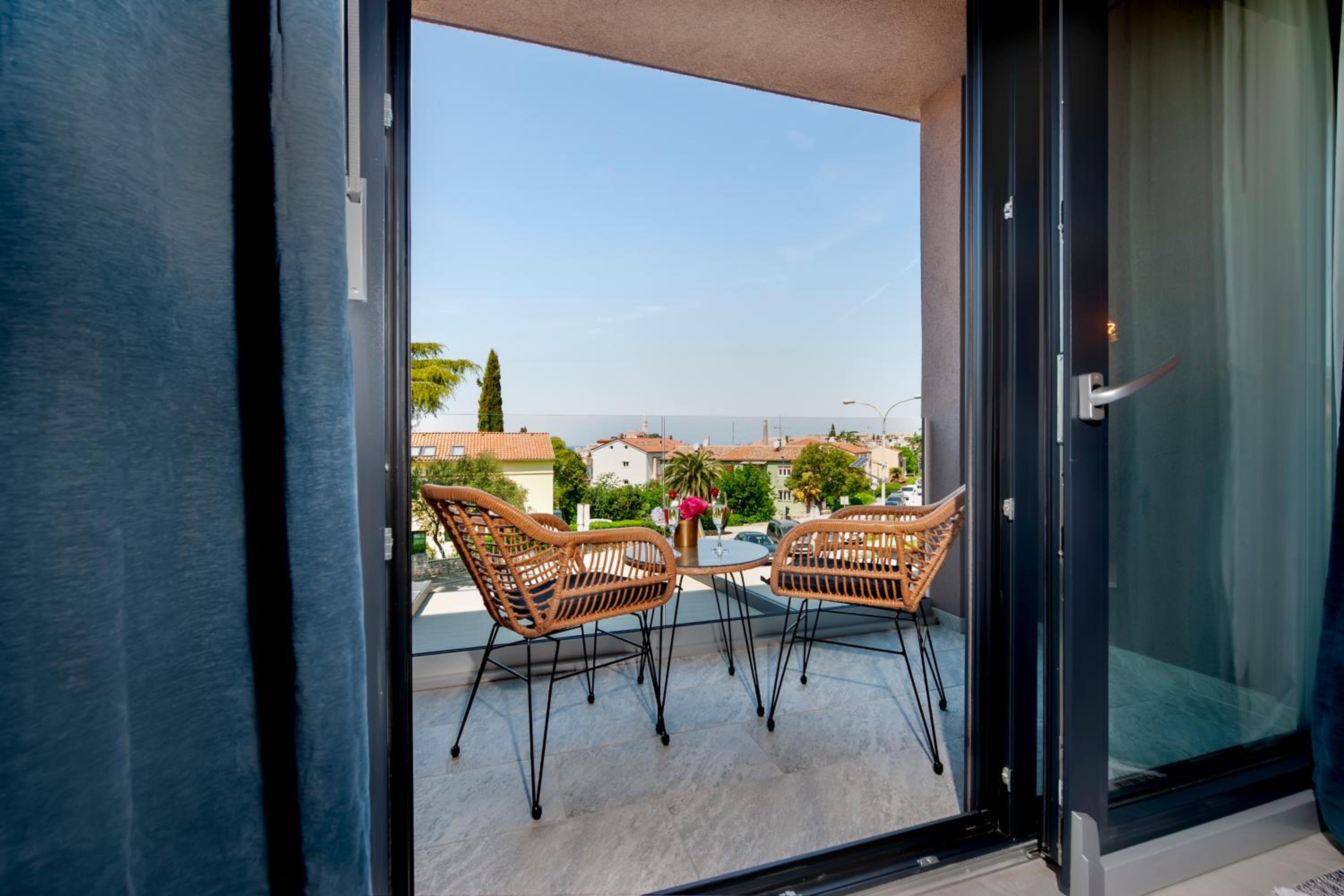 Deluxe Double Room with Balcony and Sea View - Photo 14