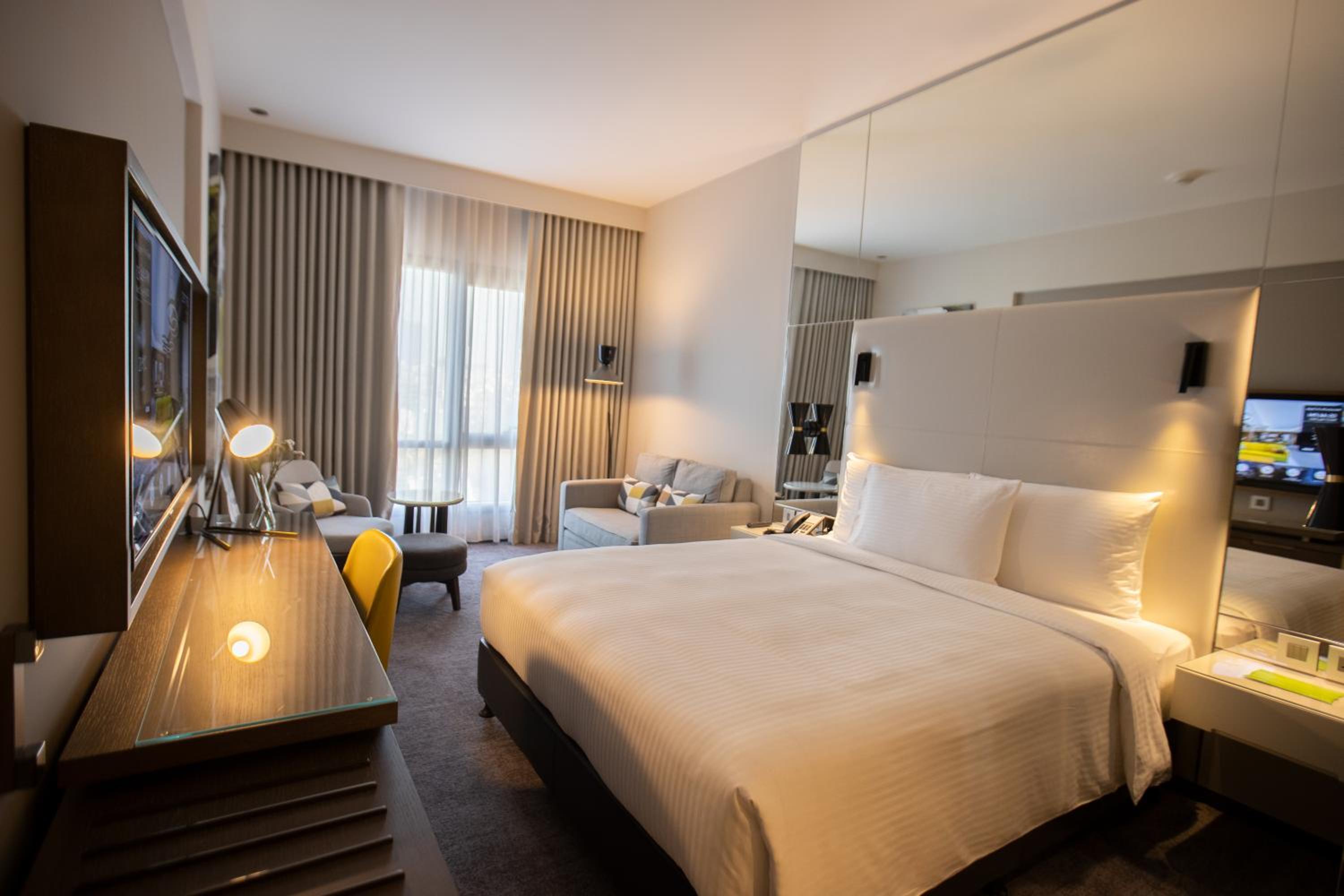 Spacious Centro Room - Queen Bed - Photo 1