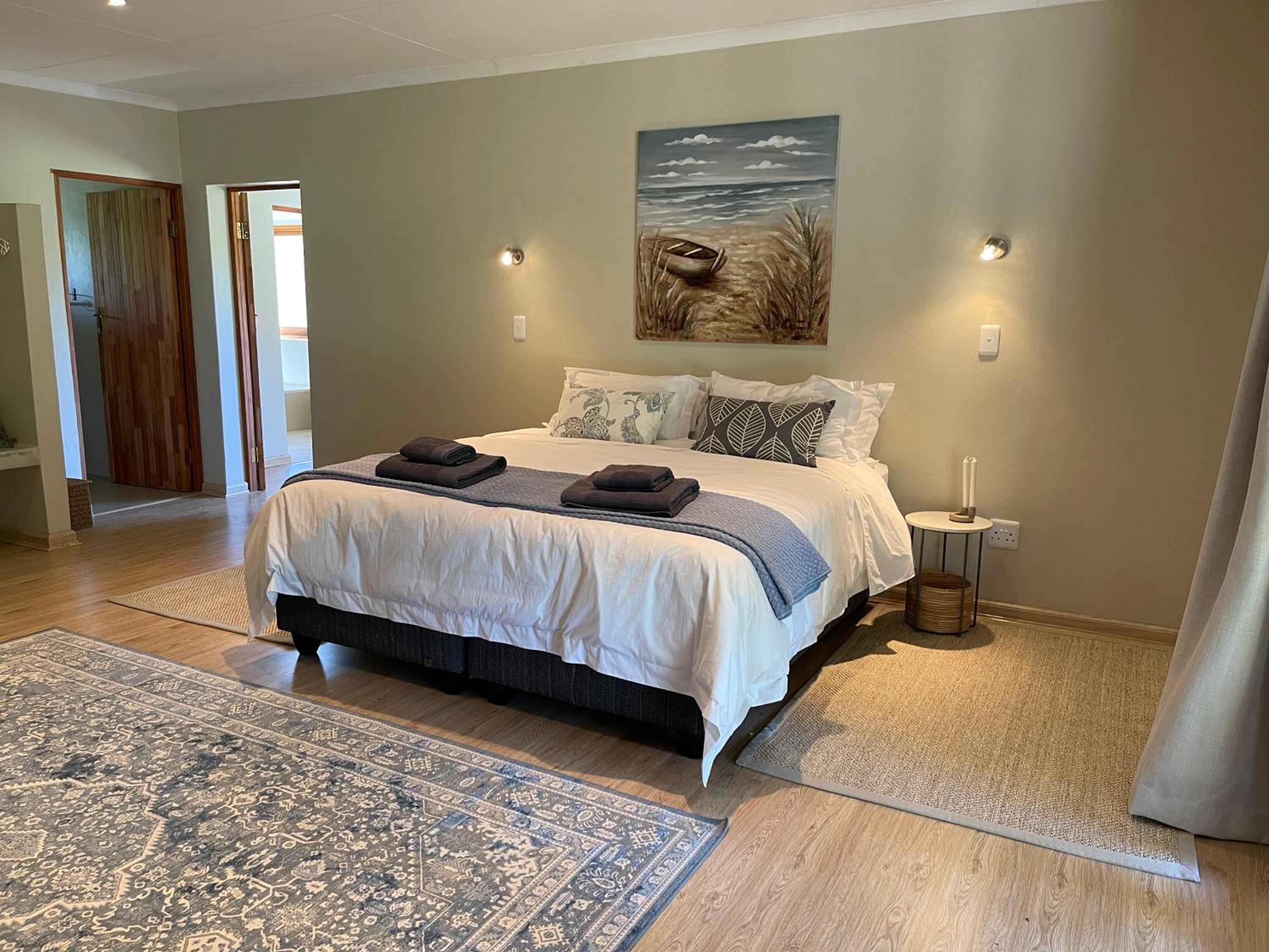 Six-Bedroom House photo 1