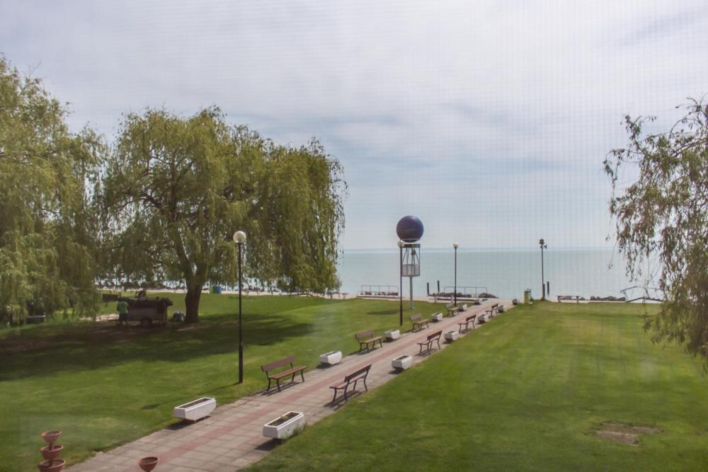 Apartment with Lake View photo 3