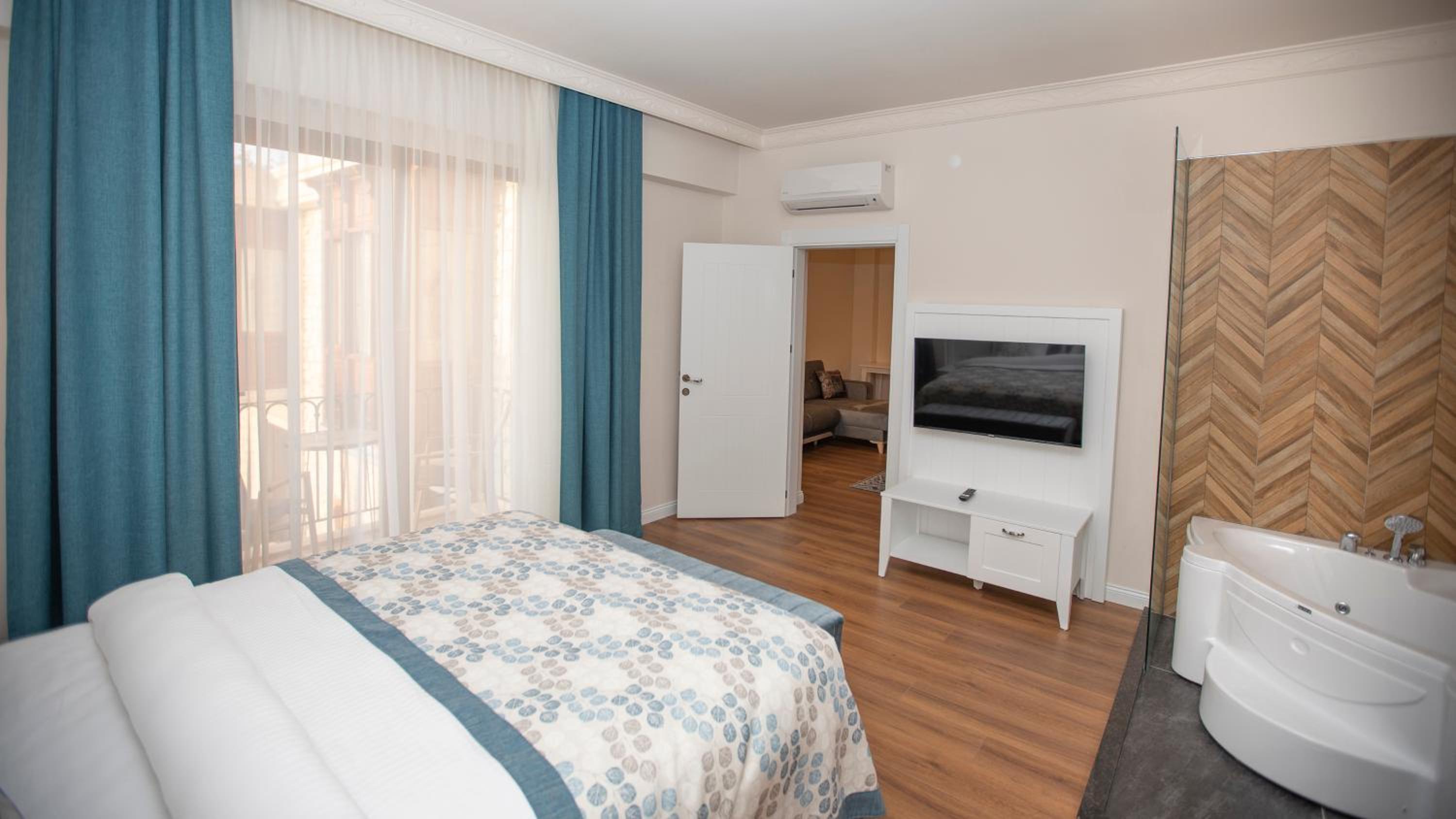 King Suite photo 1