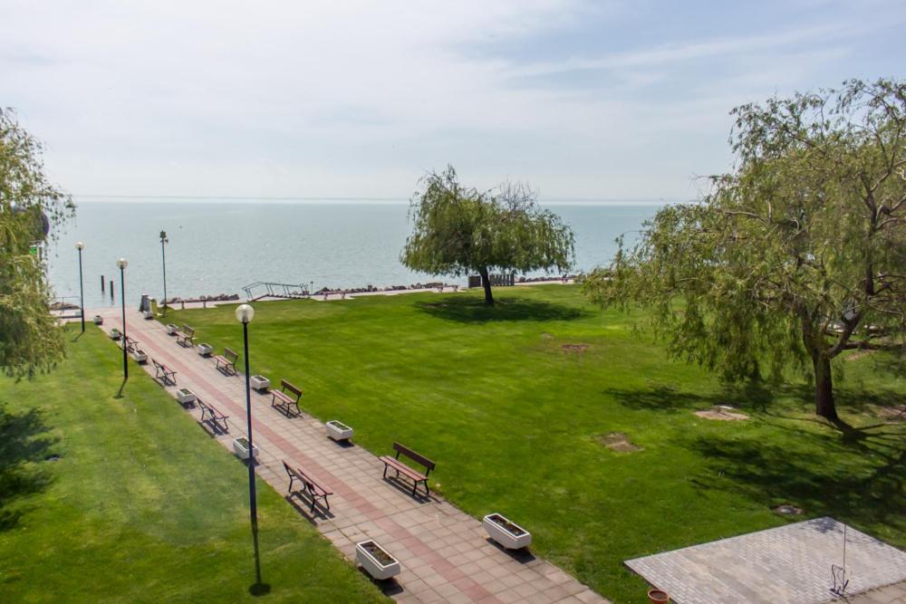 Apartment with Lake View photo 2