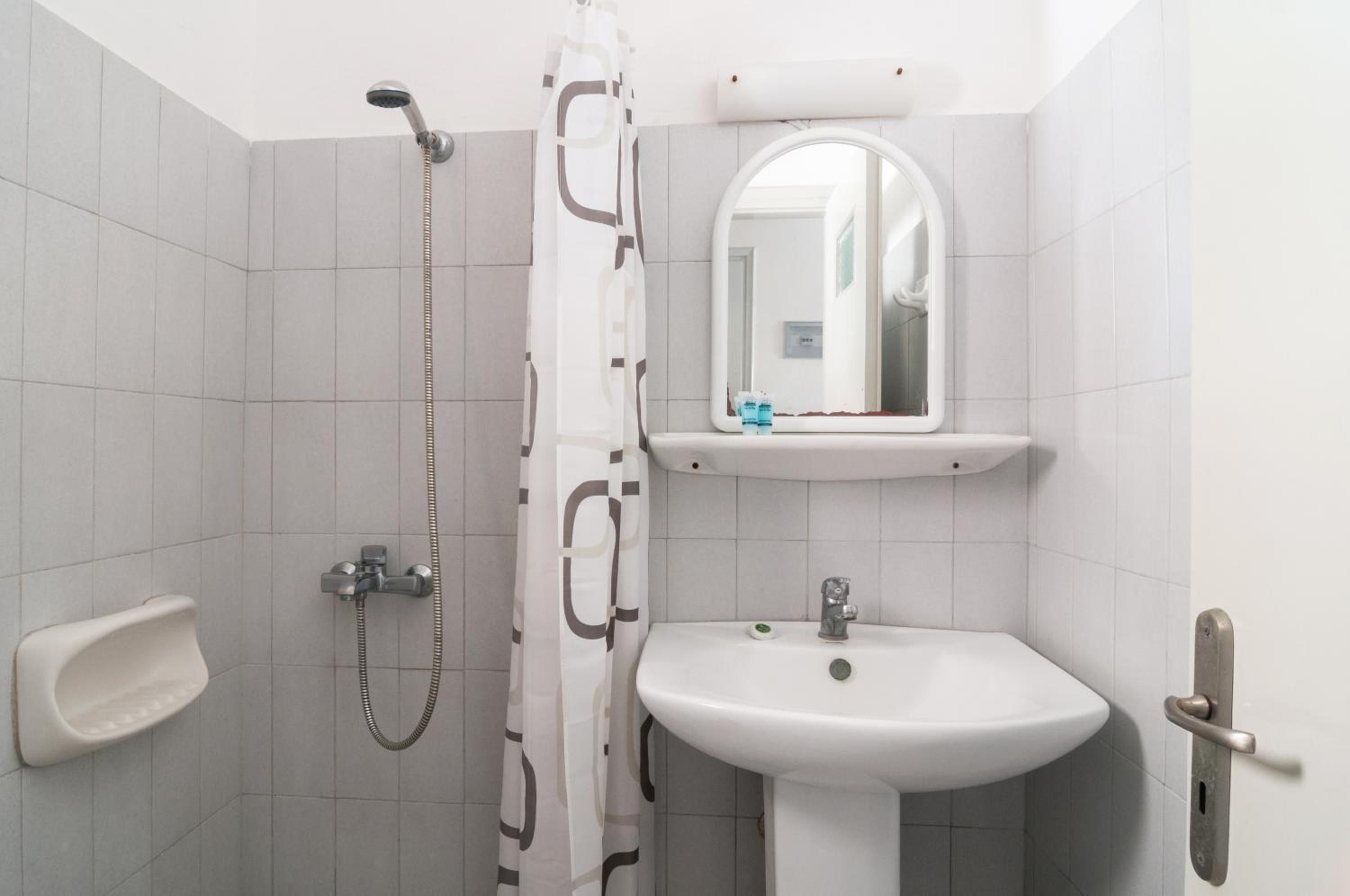 Standard Twin Room - Photo 28