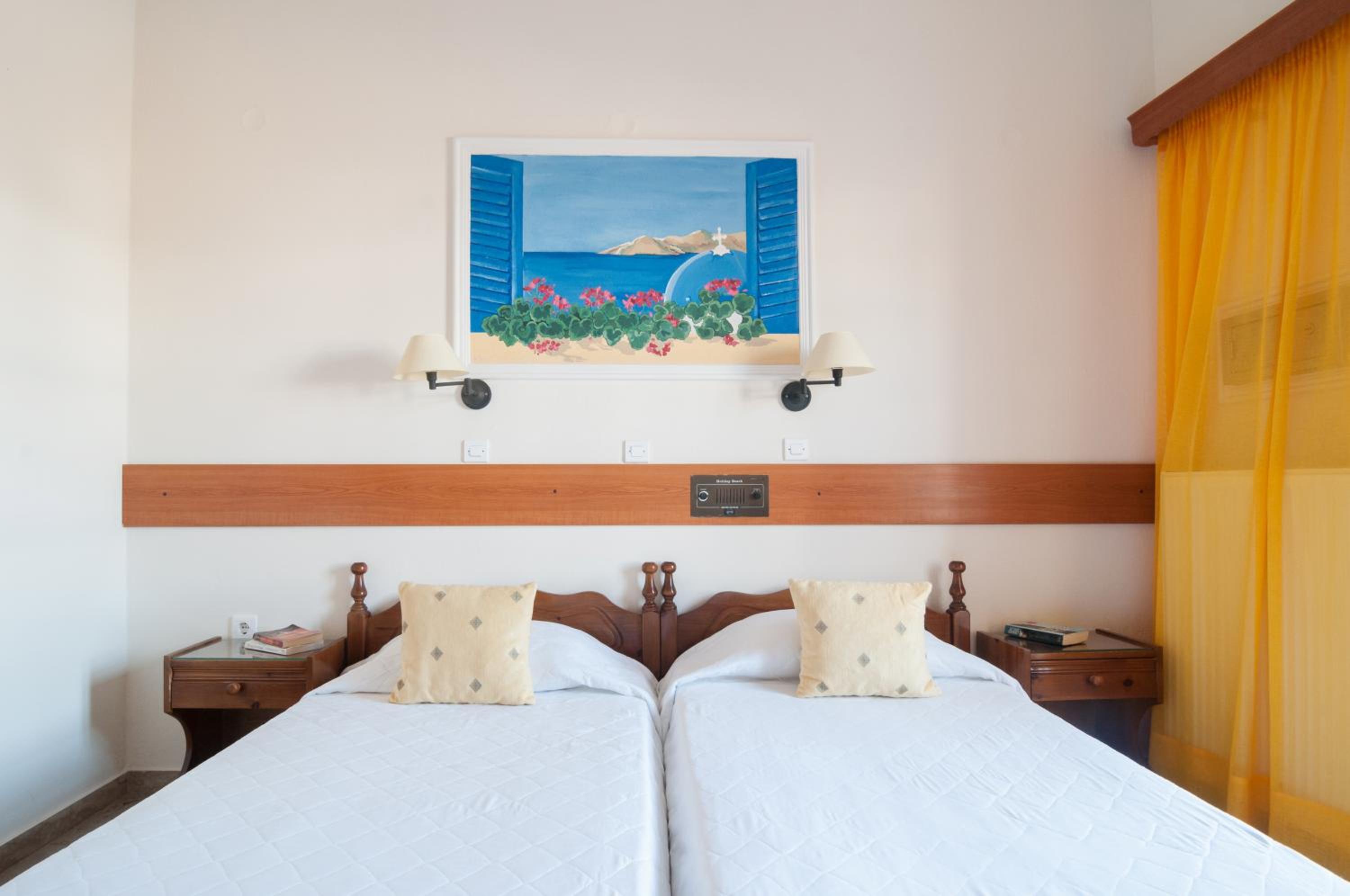 Standard Twin Room - Photo 16