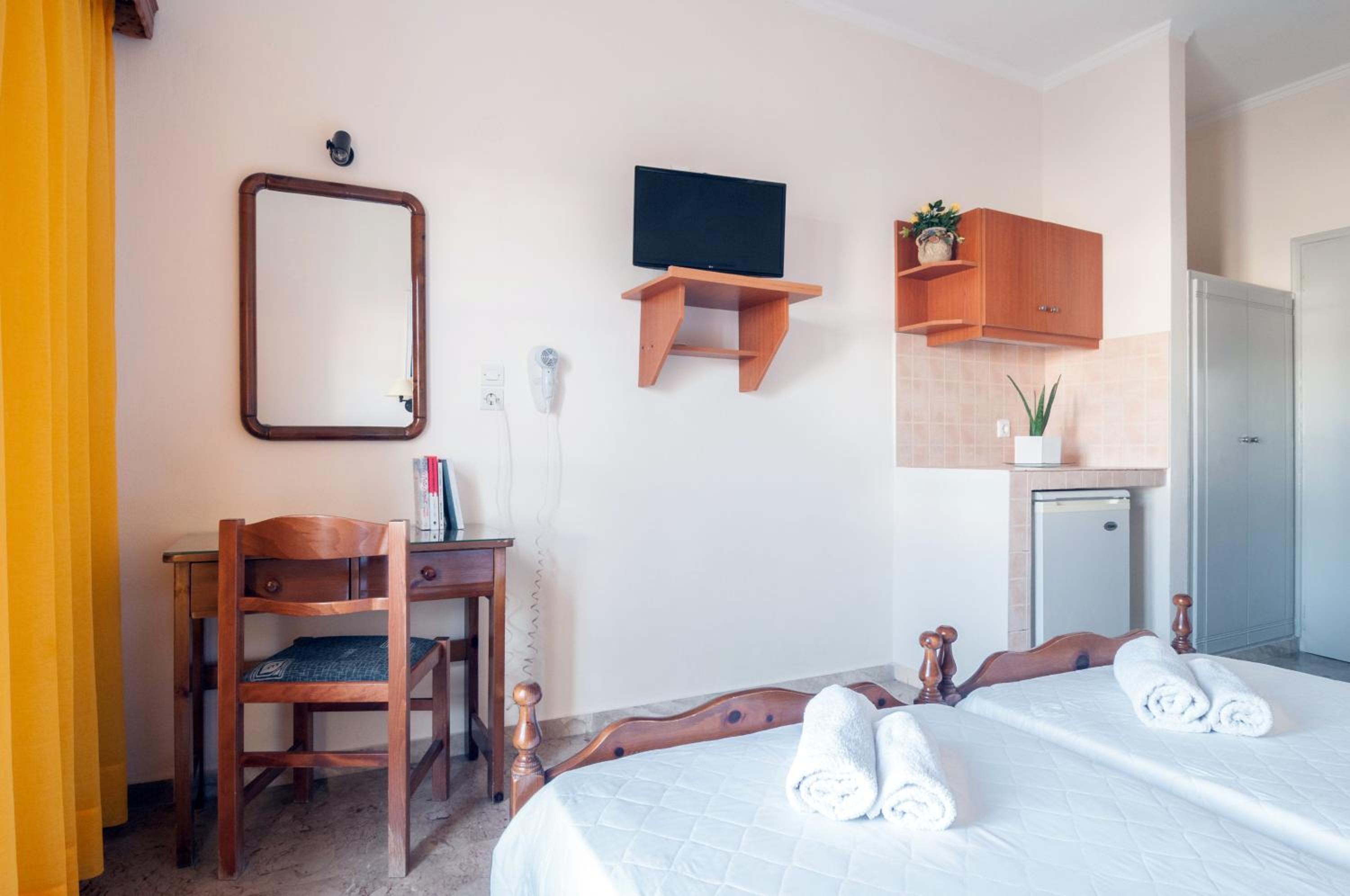 Standard Twin Room - Photo 15
