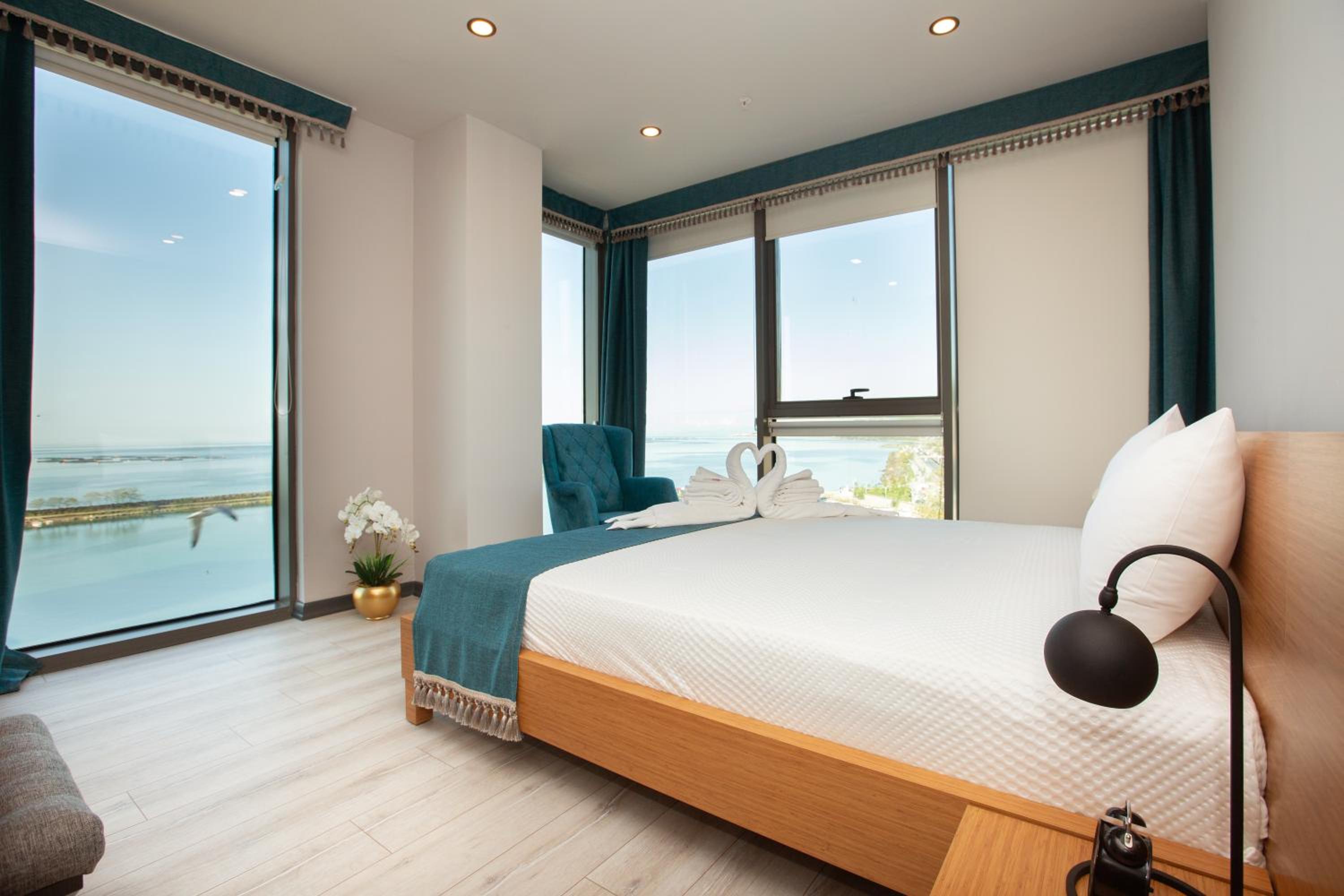 Two-Bedroom Suite with Sea View - Photo 1