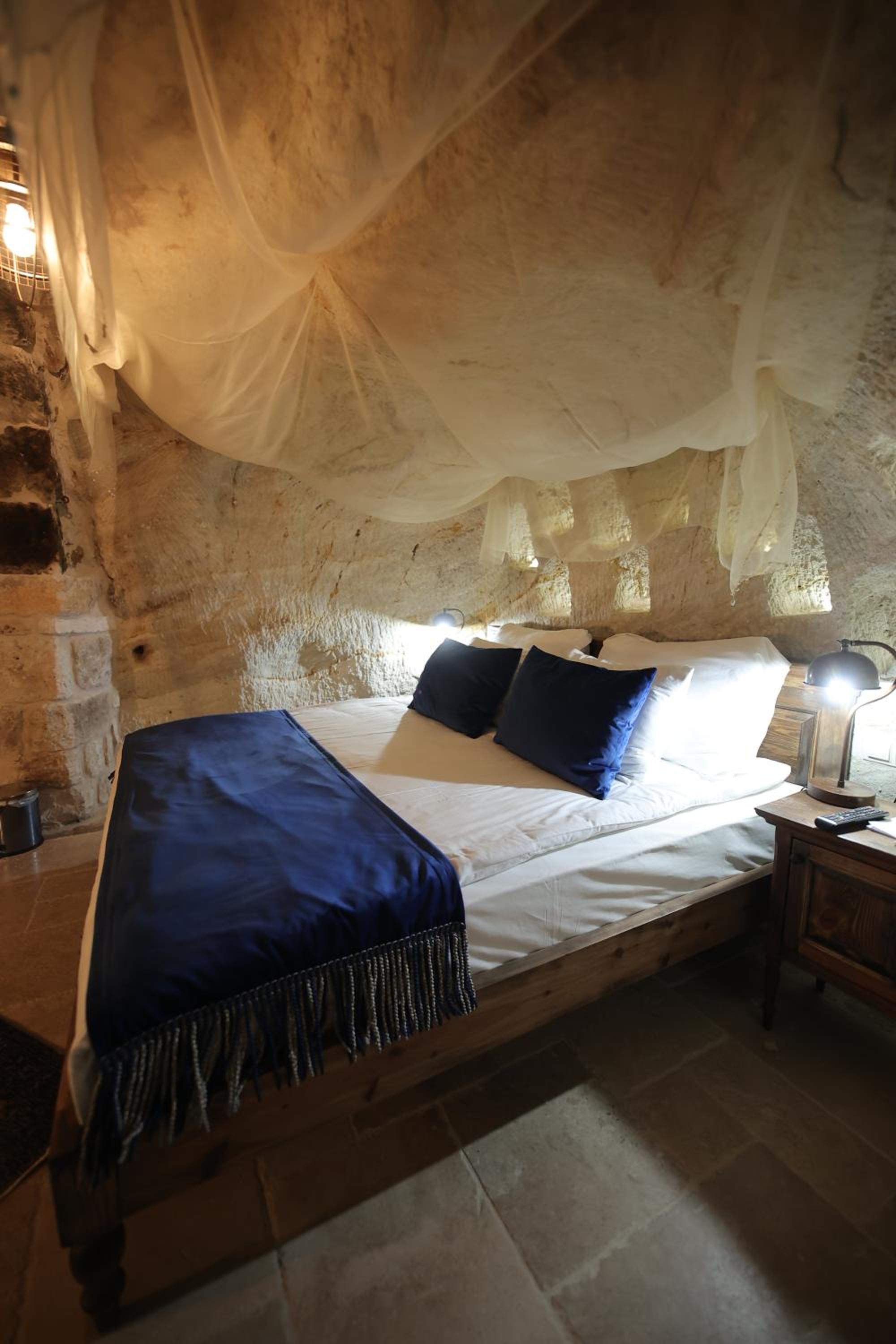 Deluxe Room - Photo 11