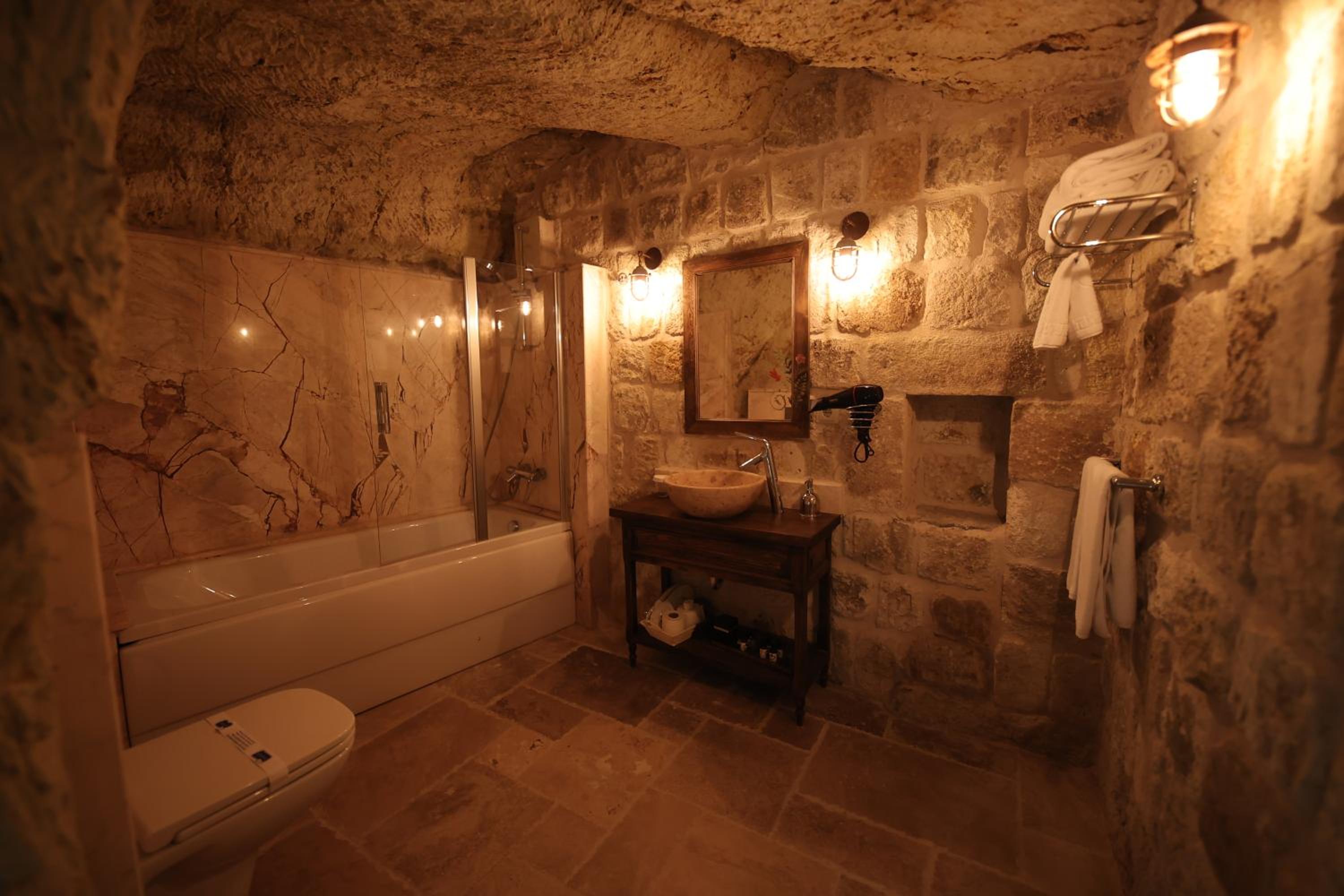 Deluxe Room - Photo 9