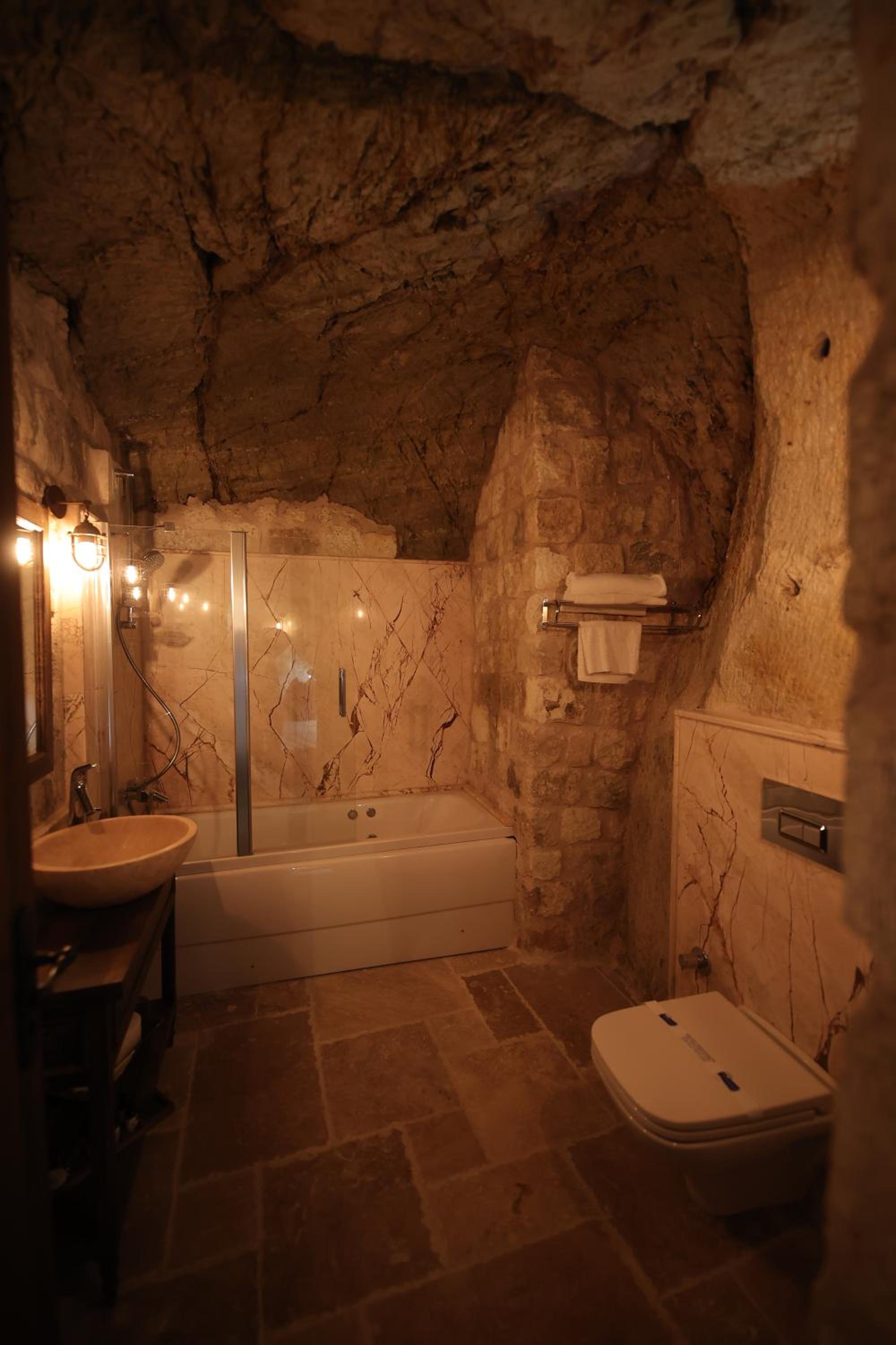 Deluxe Room - Photo 5
