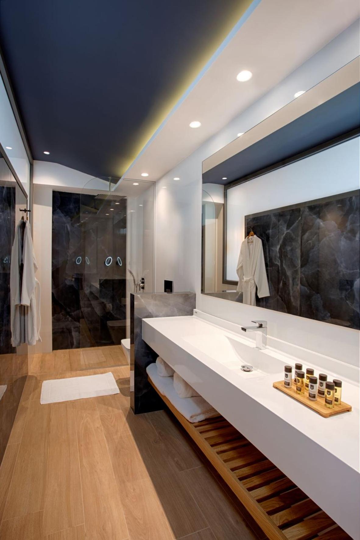 Deluxe Junior Suite Beachfront with Individual Pool - Photo 8