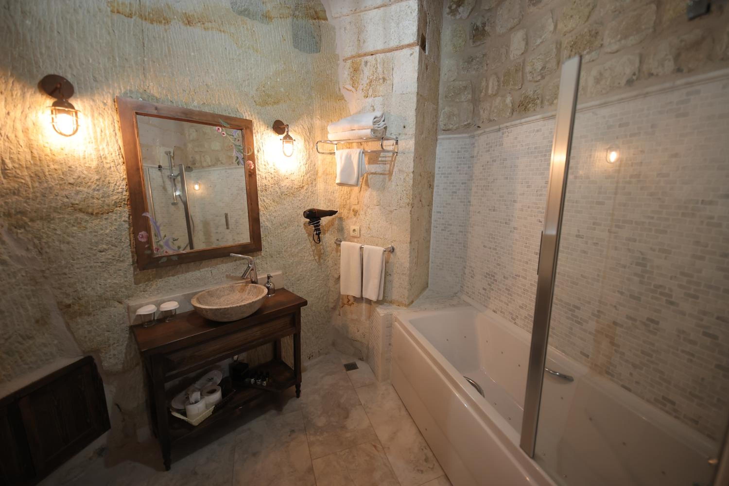 Queen Room - Photo 13
