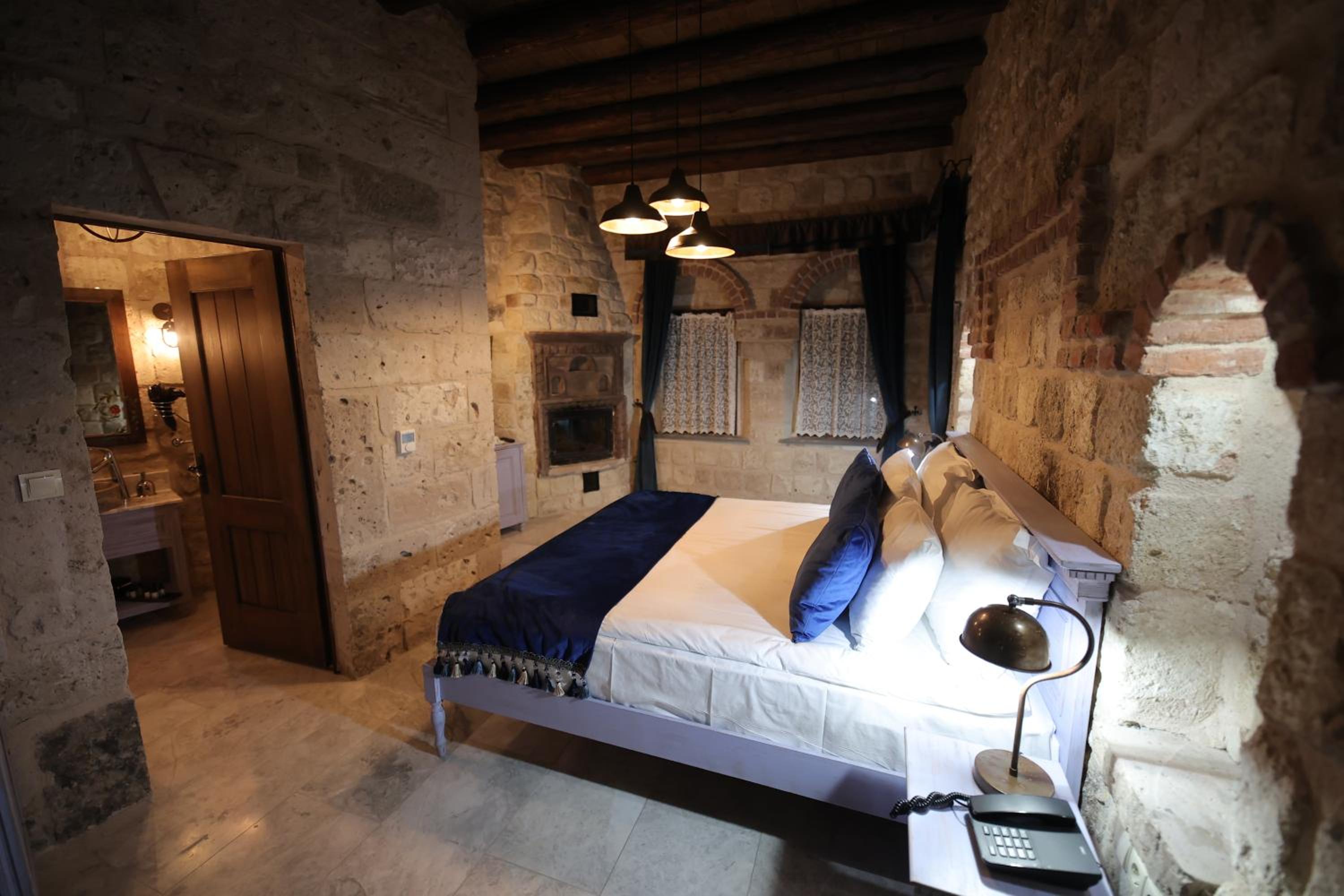 Queen Room - Photo 17