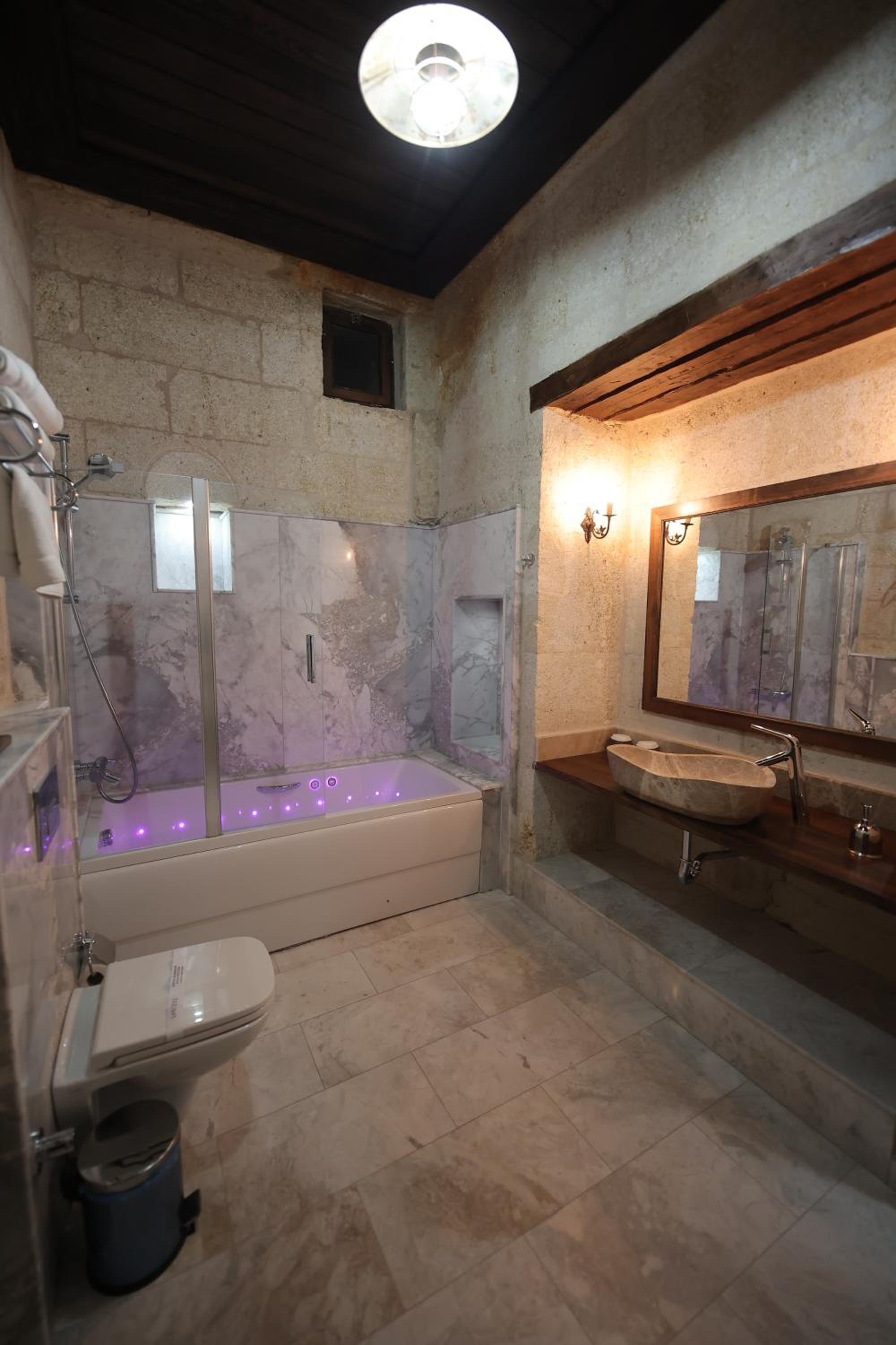 Queen Room - Photo 20