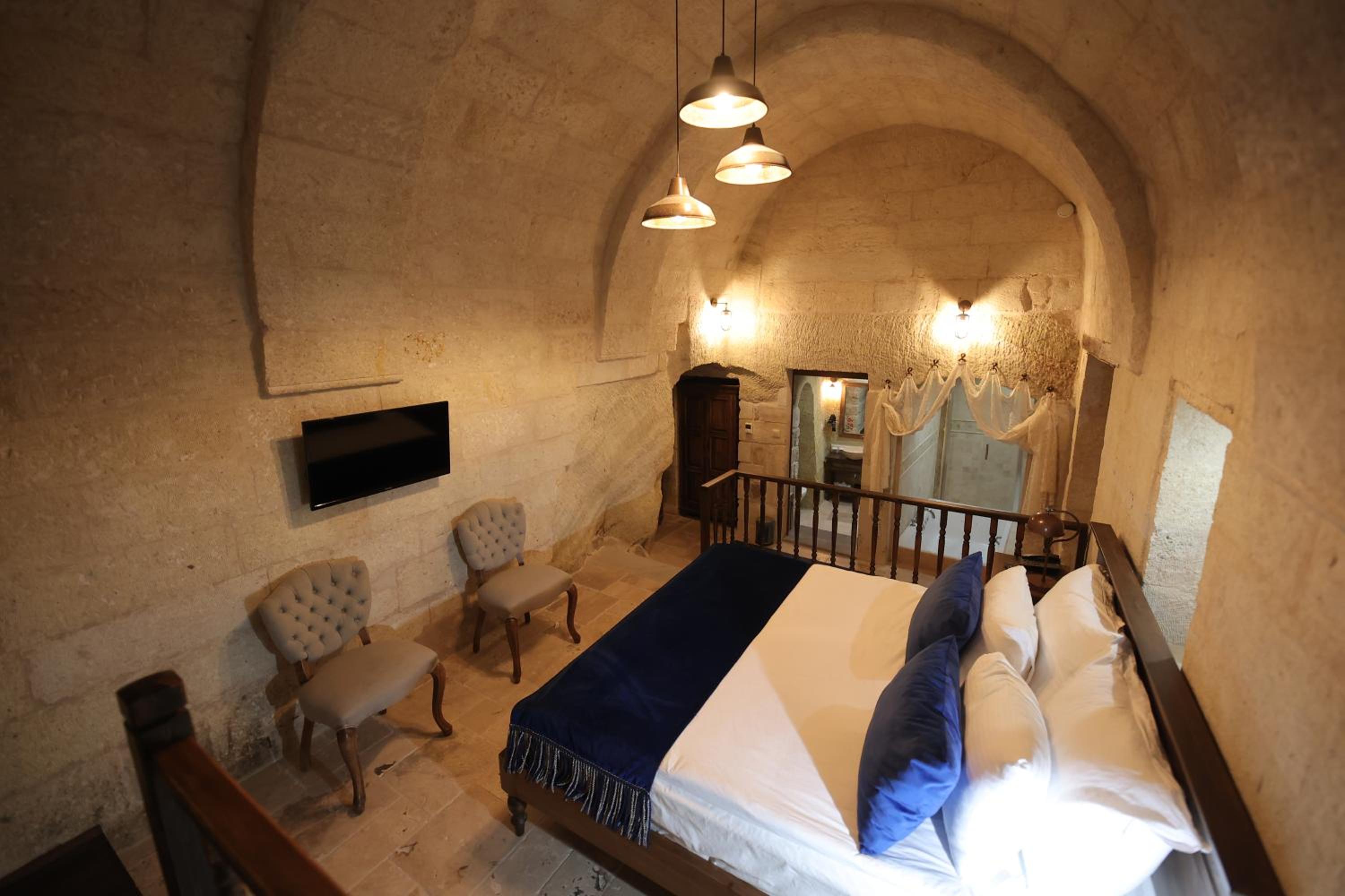 Superior King Room - Photo 23