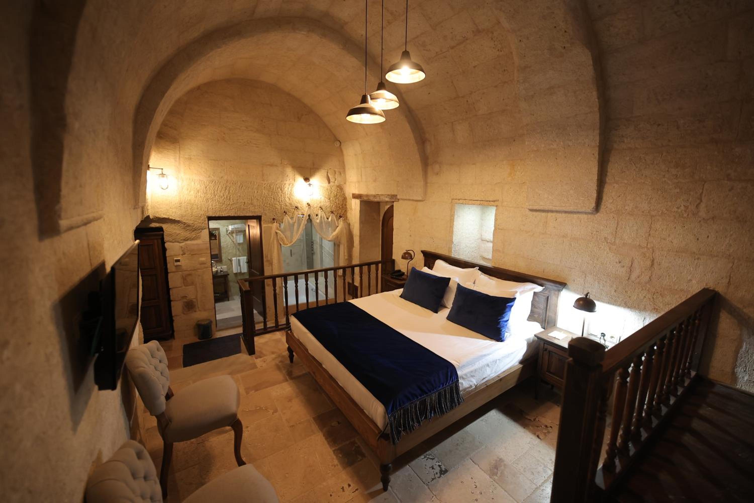 Superior King Room - Photo 24