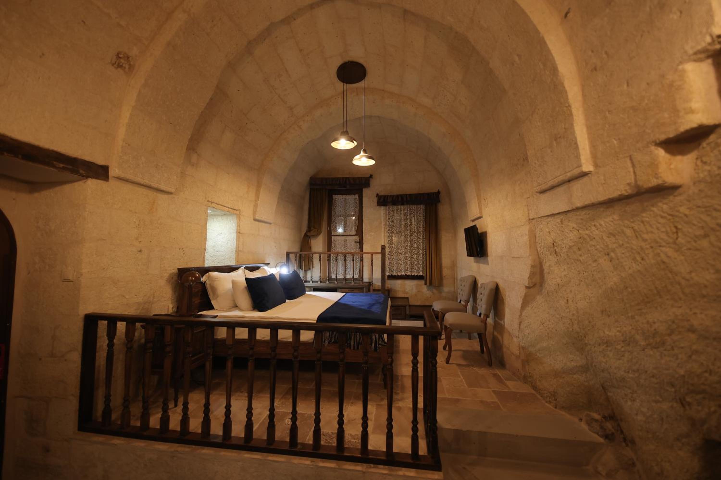 Superior King Room - Photo 25
