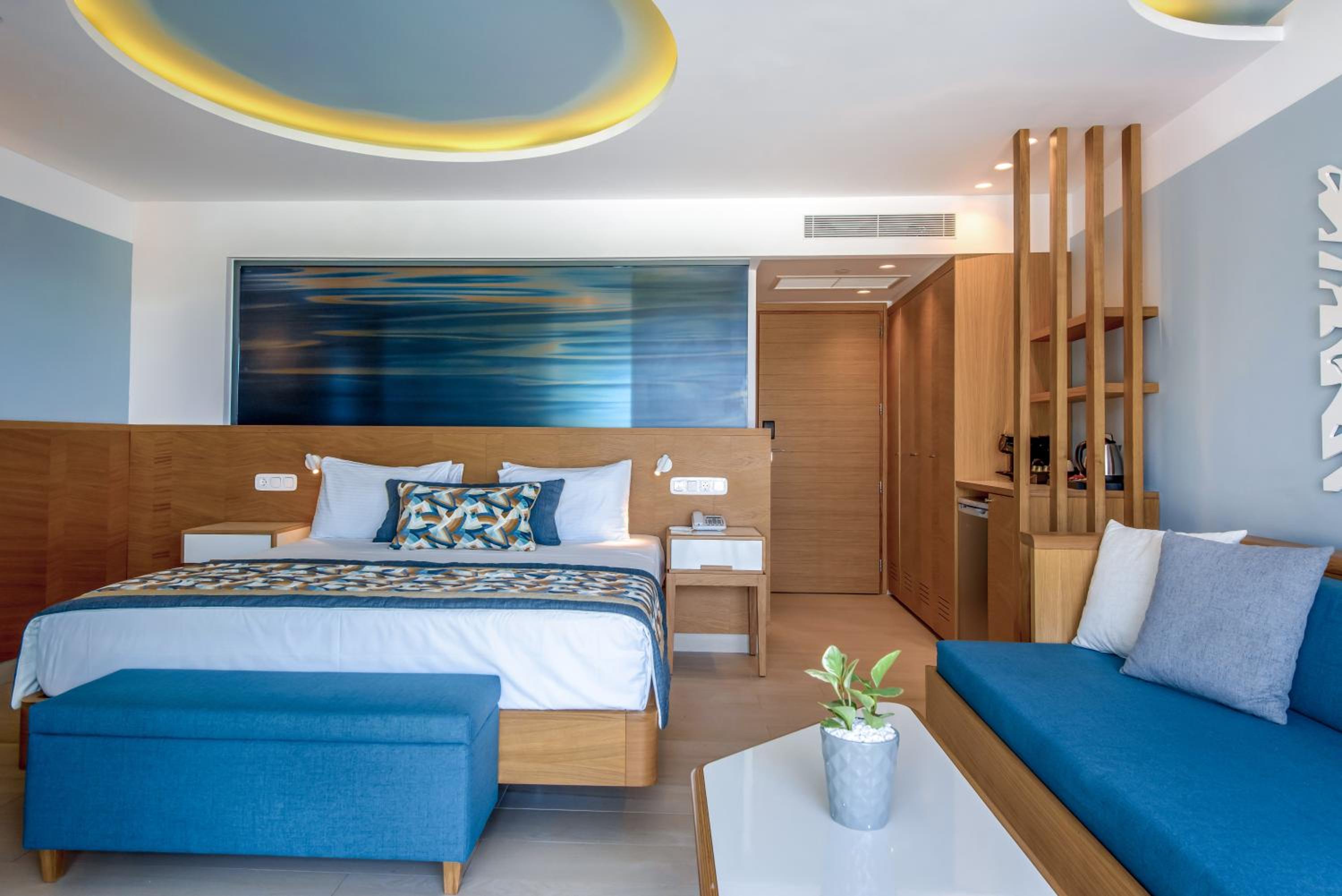 Deluxe Double Pool or Sea View with Individual Pool - Photo 1