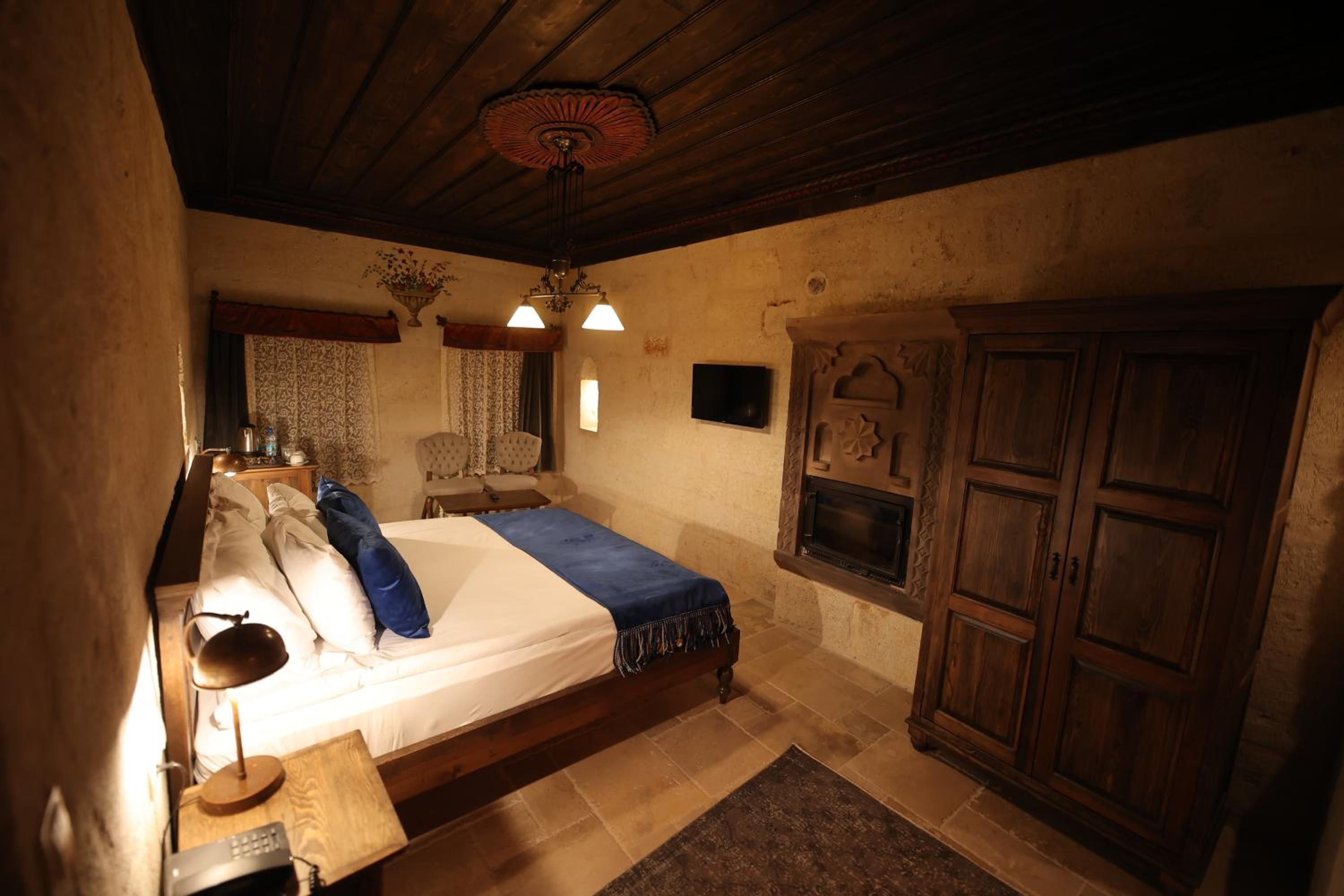Superior King Room - Photo 21