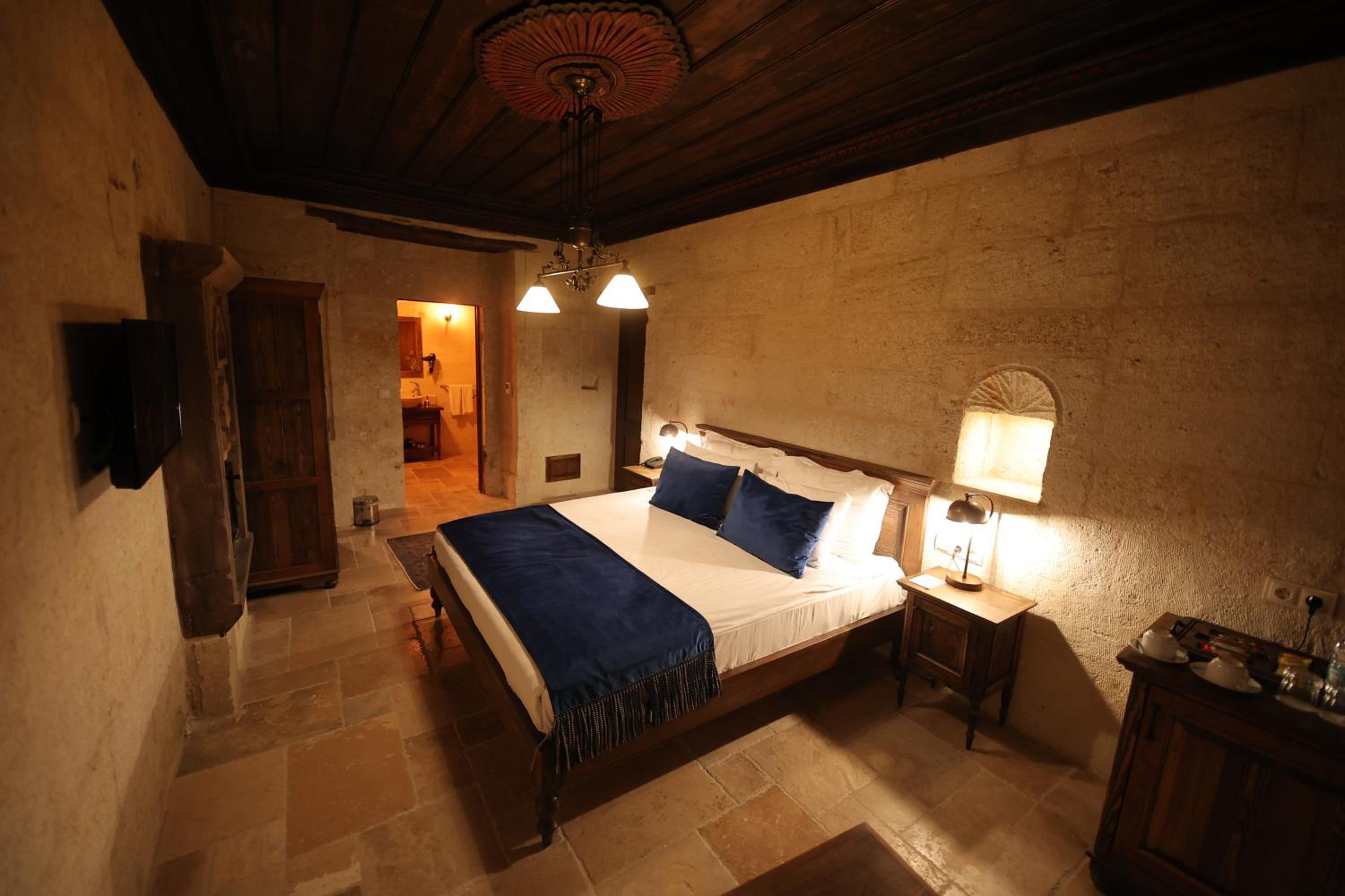 Superior King Room - Photo 19