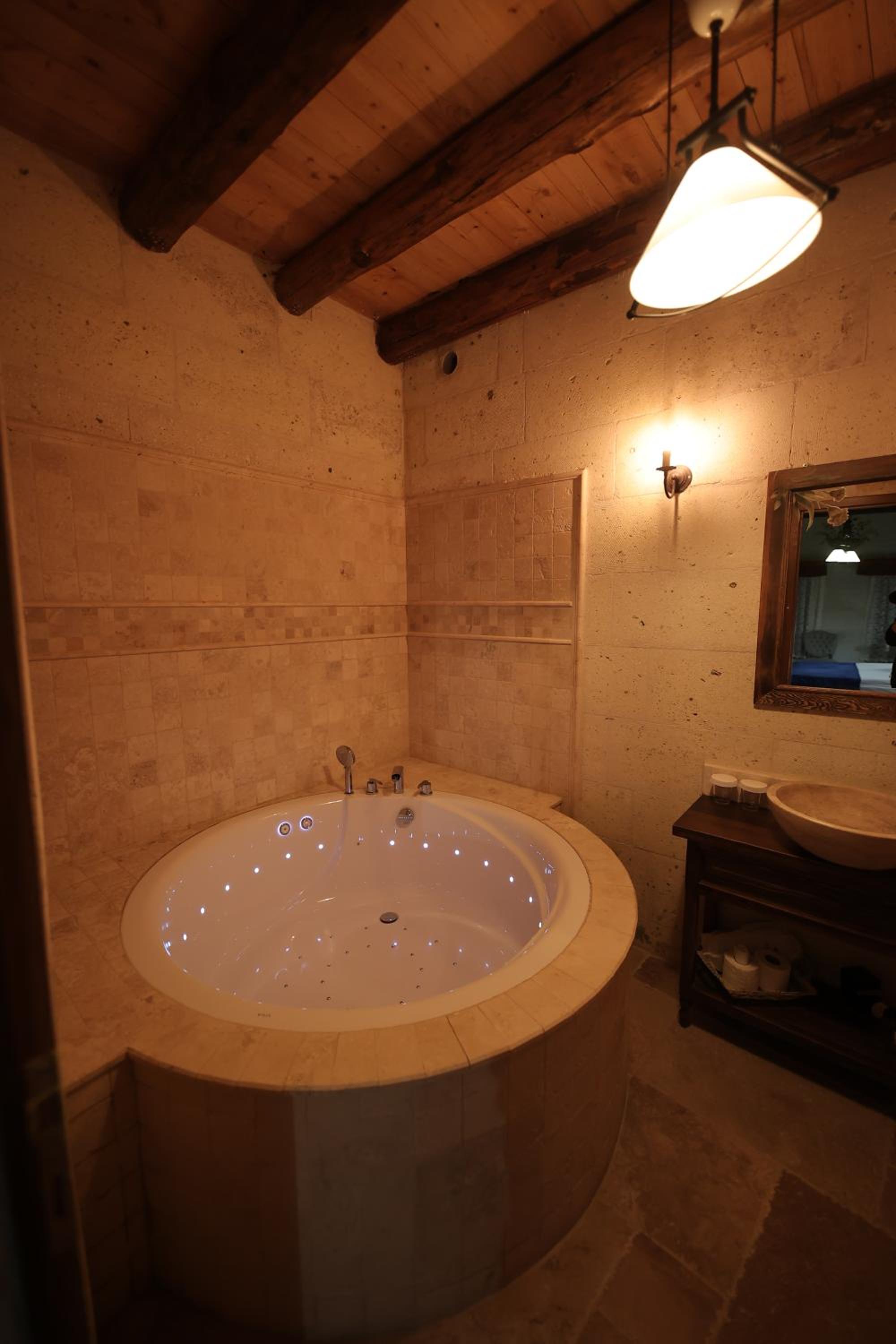 Superior King Room - Photo 16