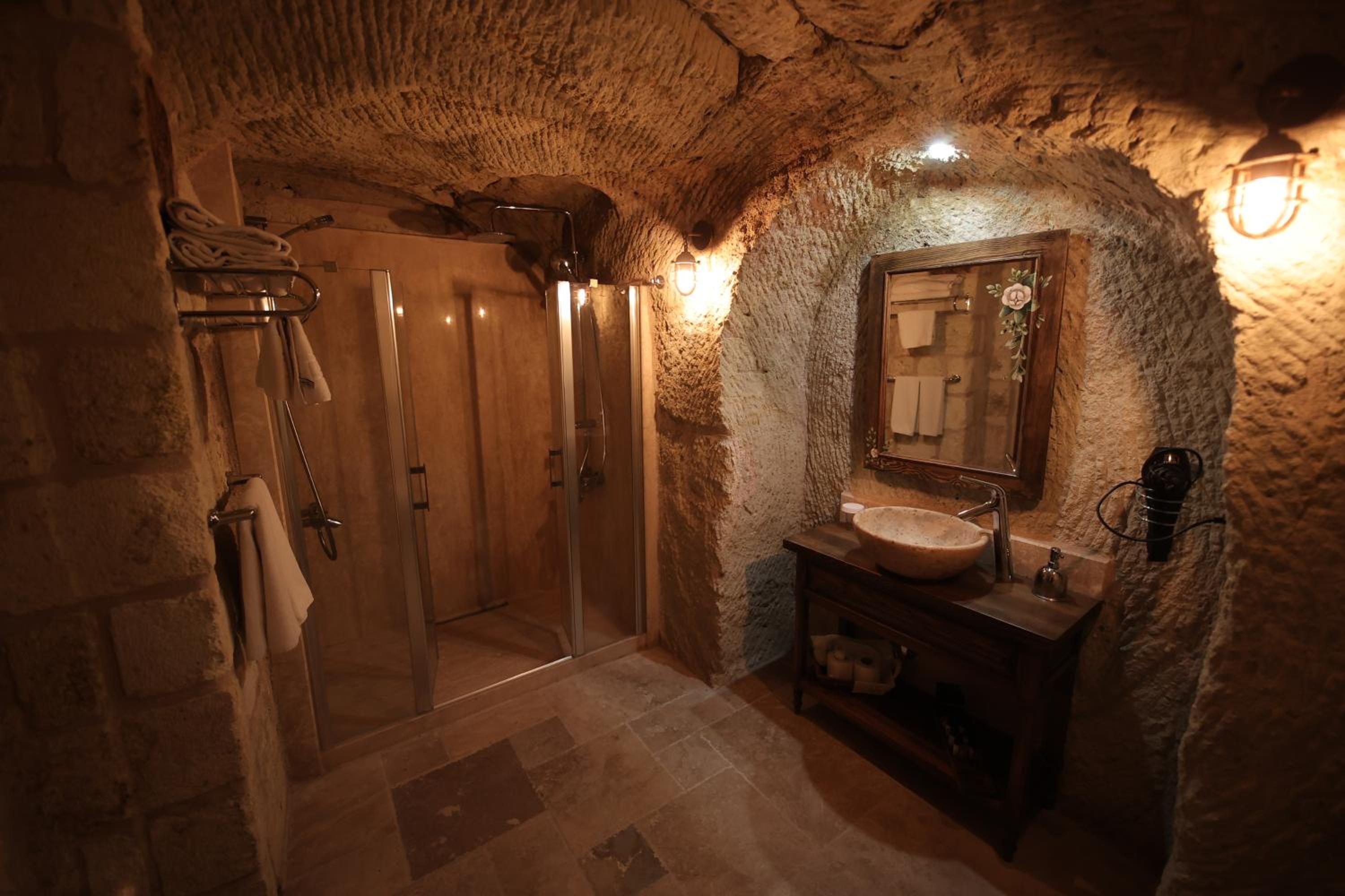 Superior King Room - Photo 11