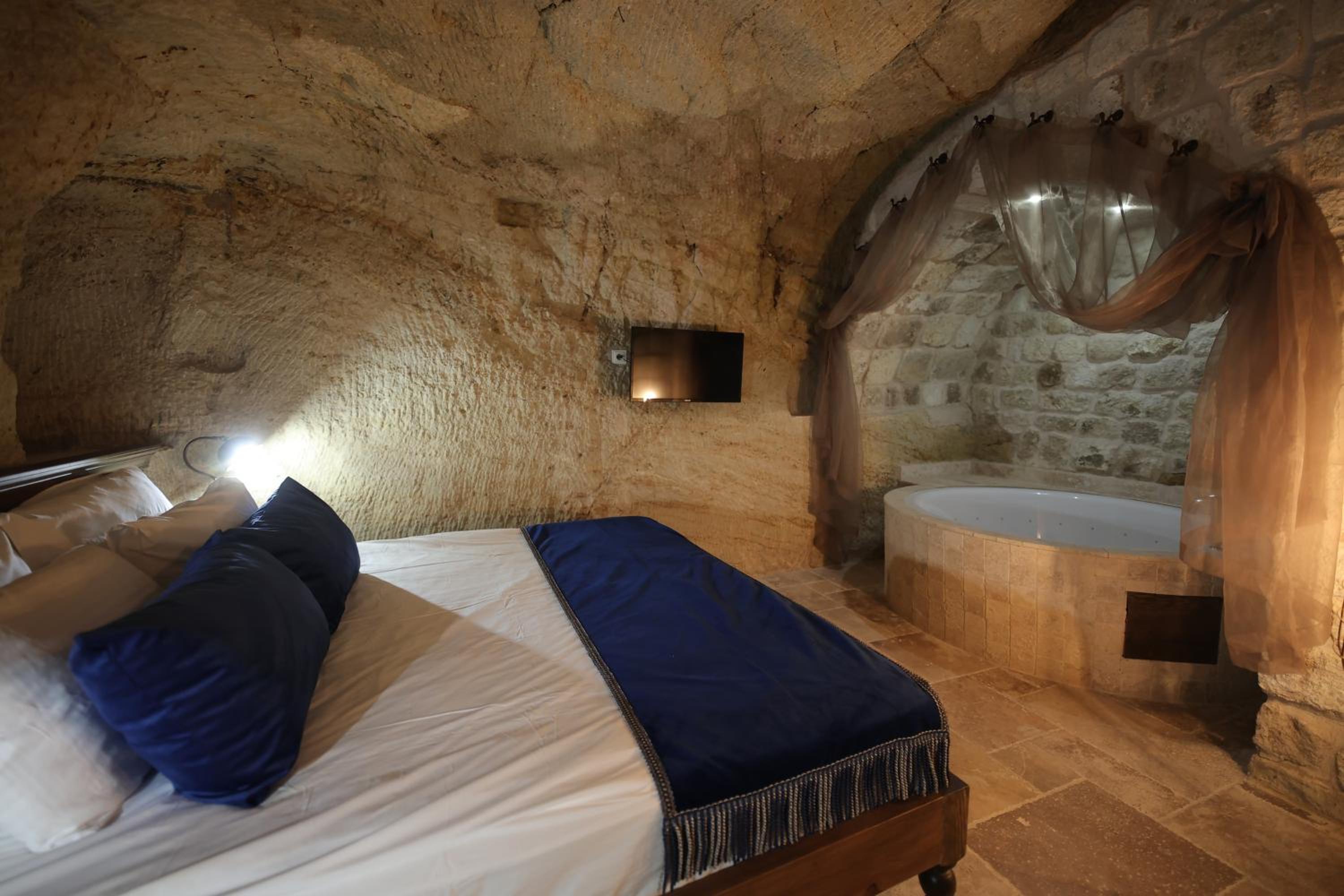 Superior King Room - Photo 9