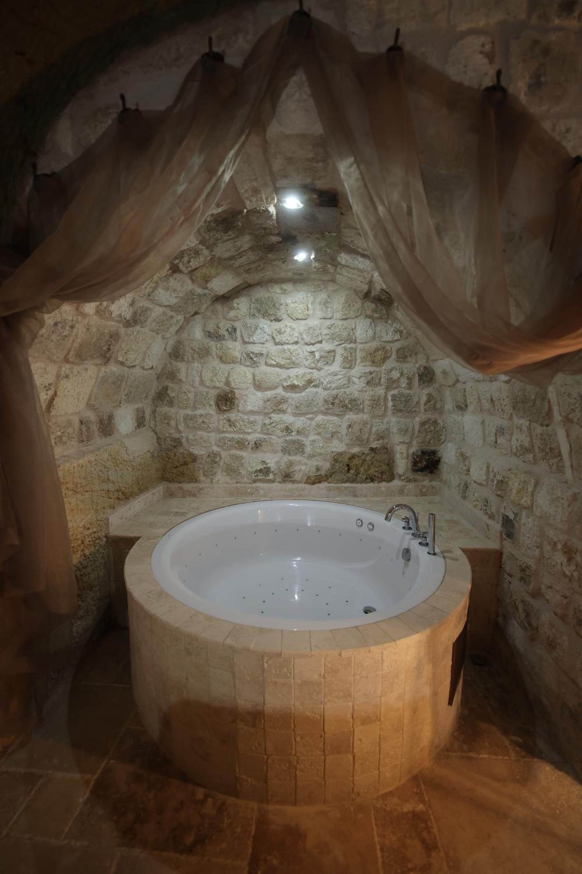 Superior King Room - Photo 8