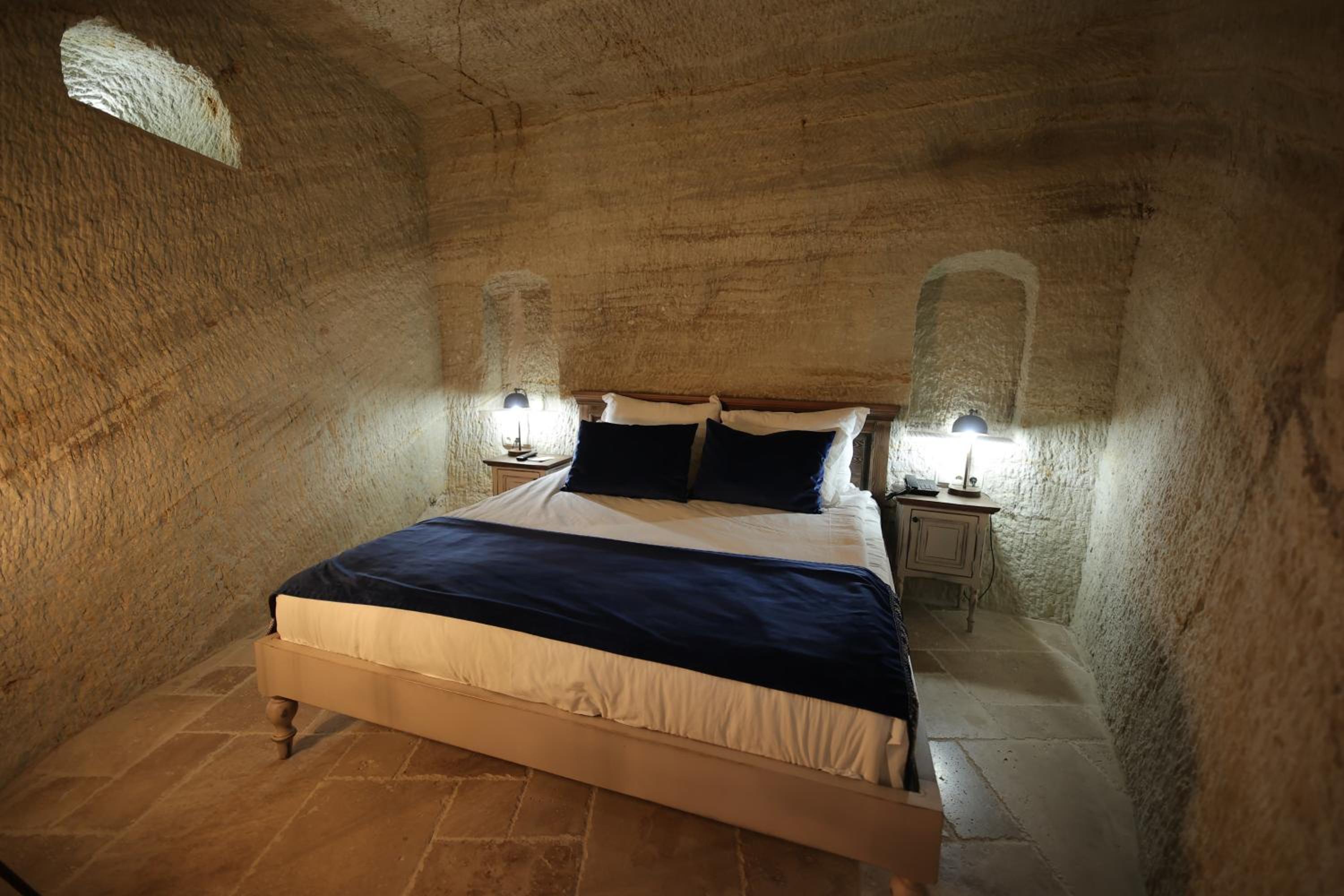 Superior King Room - Photo 7