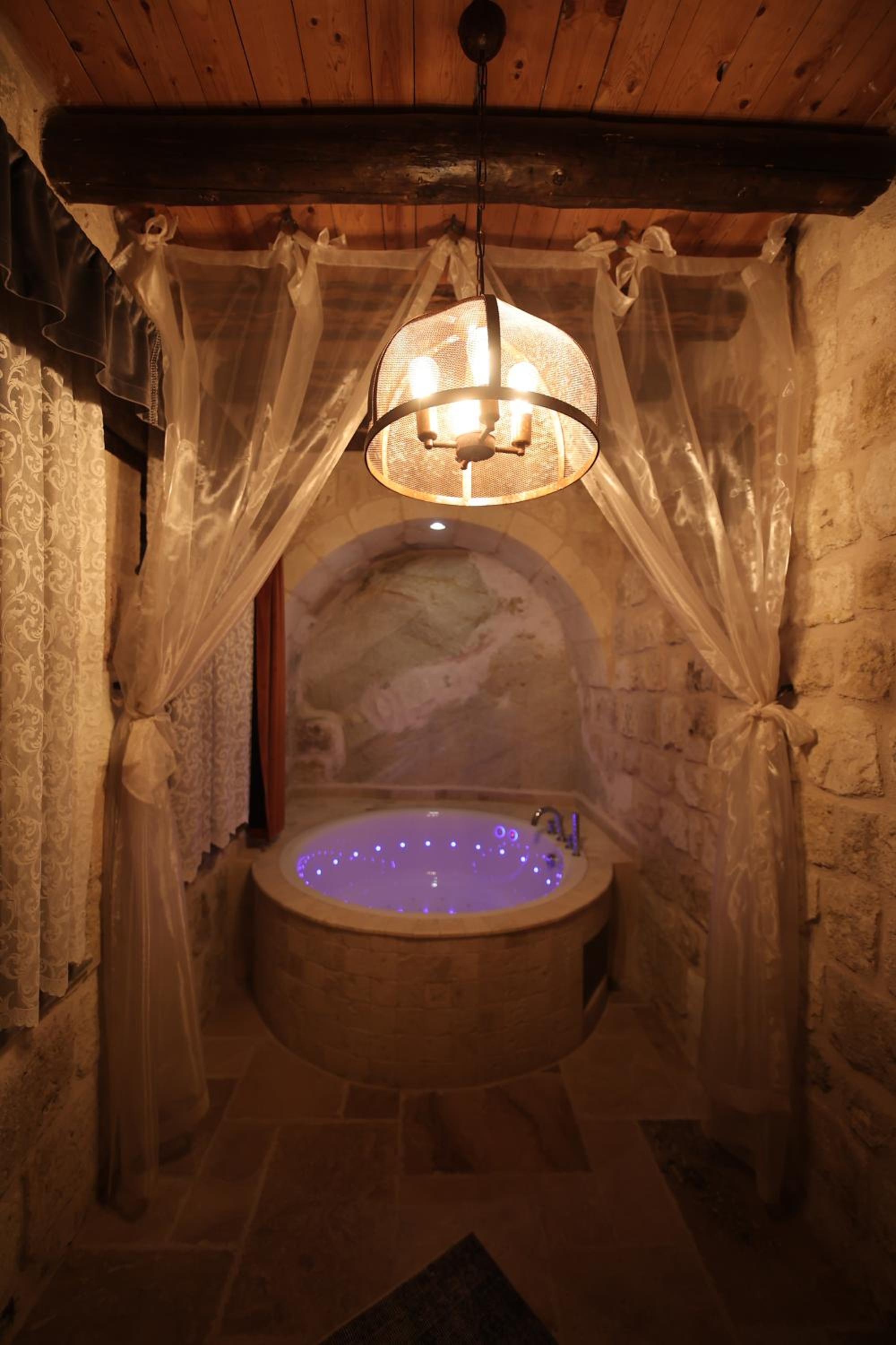Superior King Room - Photo 6