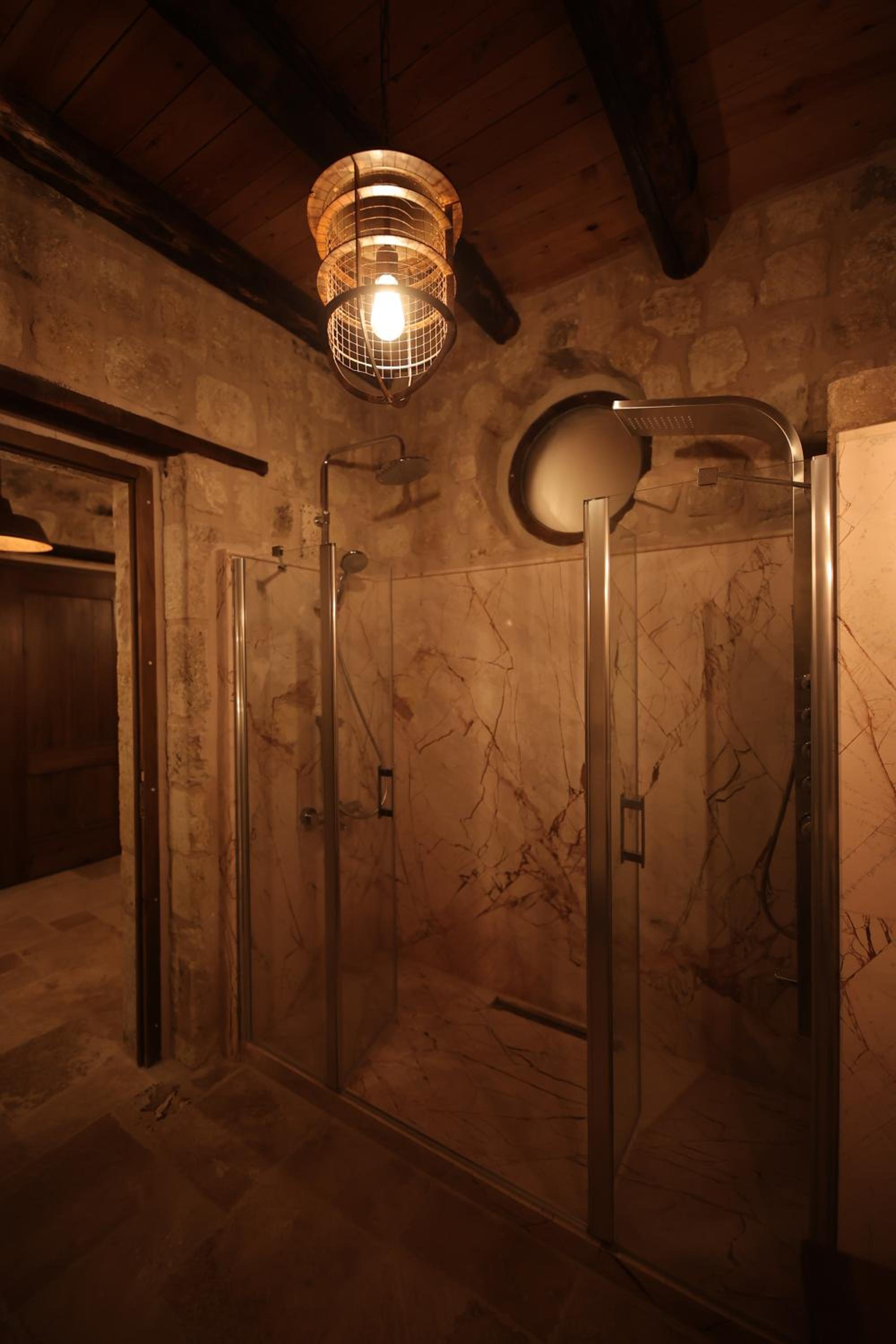 Superior King Room - Photo 3