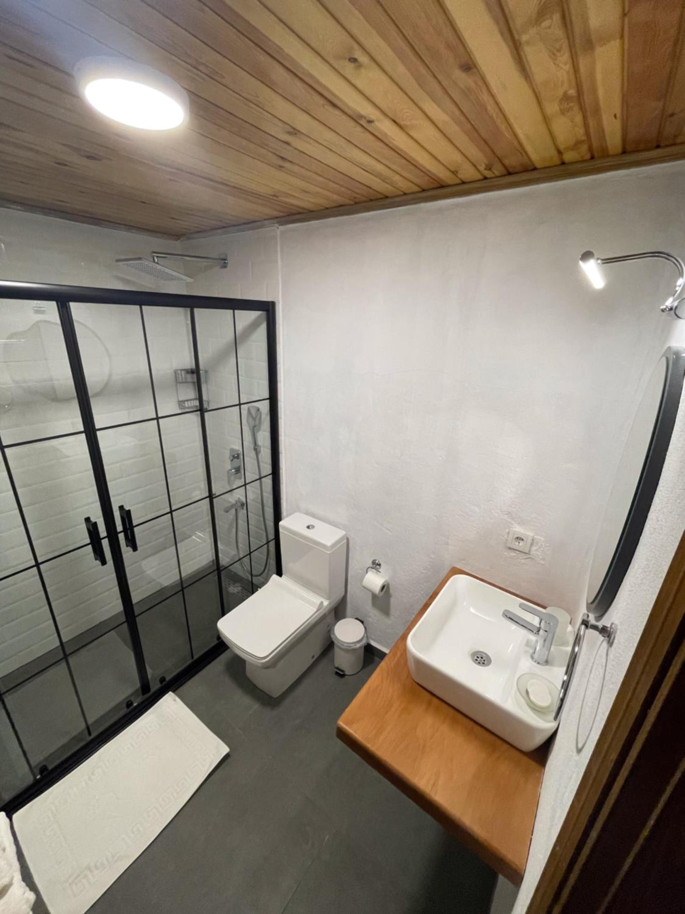 Standard Quadruple Room - Photo 13