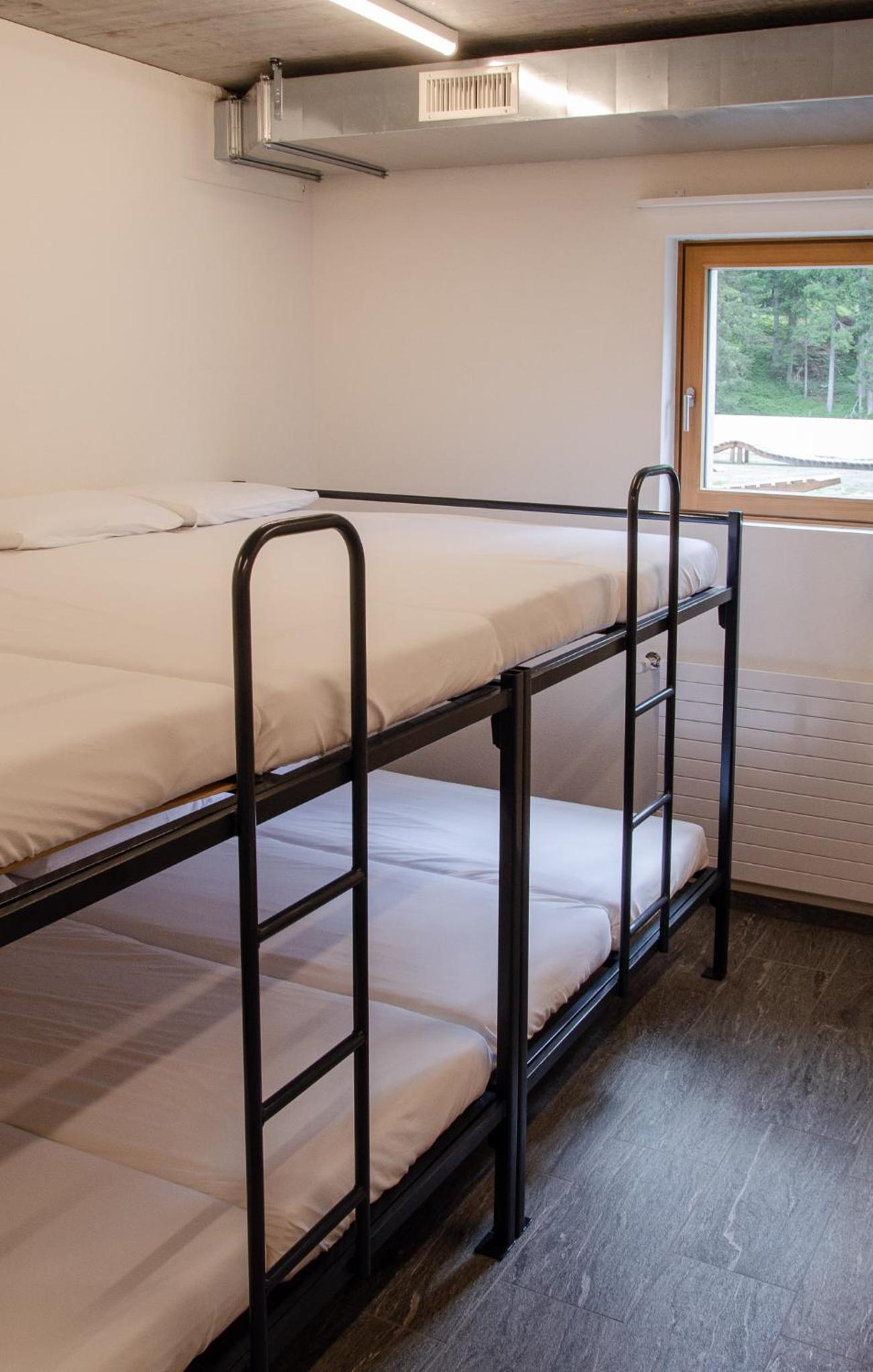 Single Bed in Mixed Dormitory Room