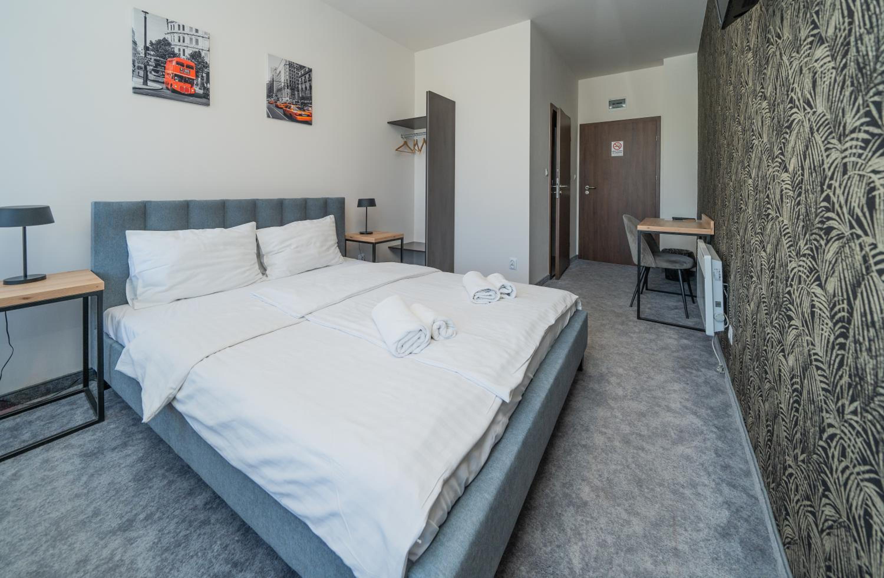 Double Room - Photo 7