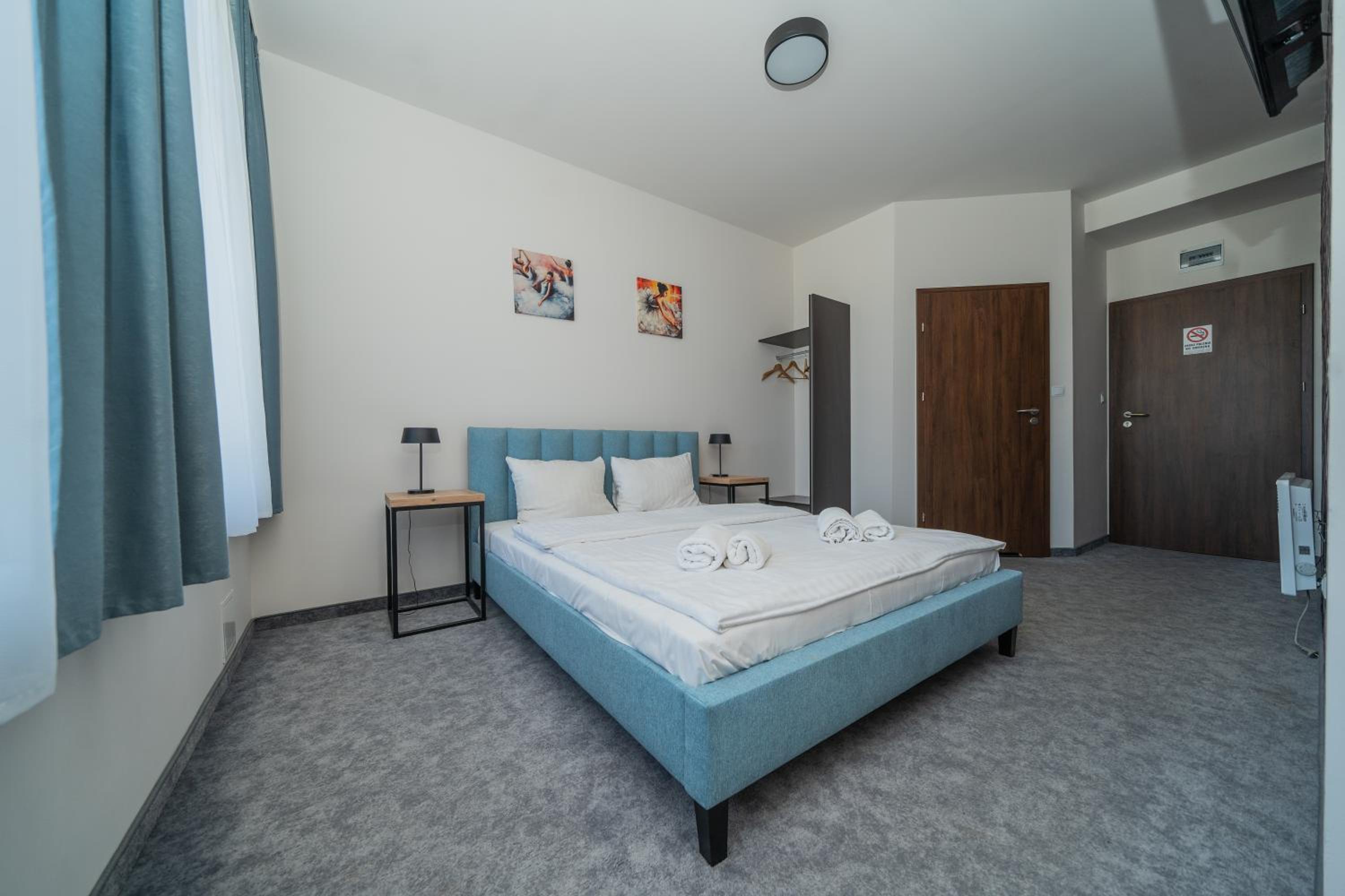 Double Room - Photo 8
