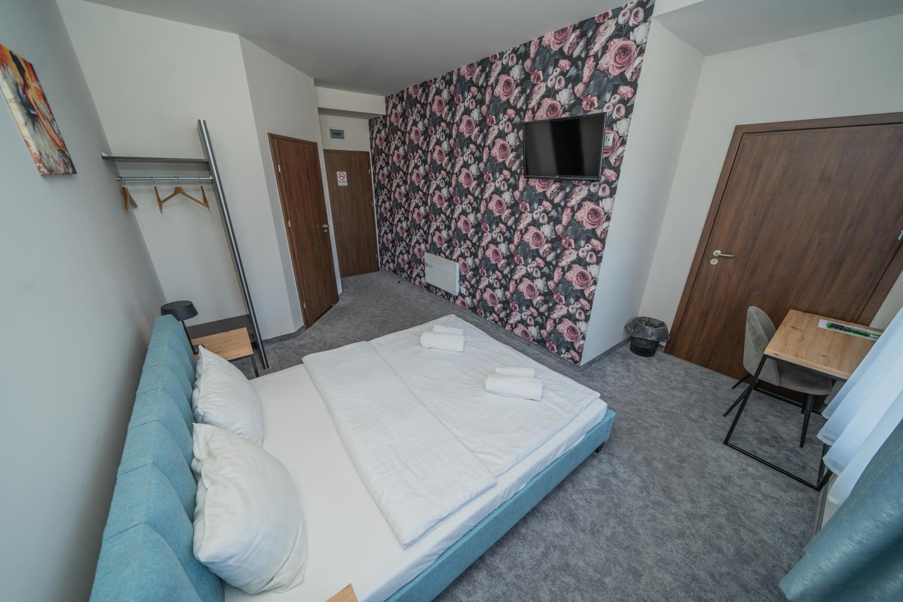 Double Room - Photo 6