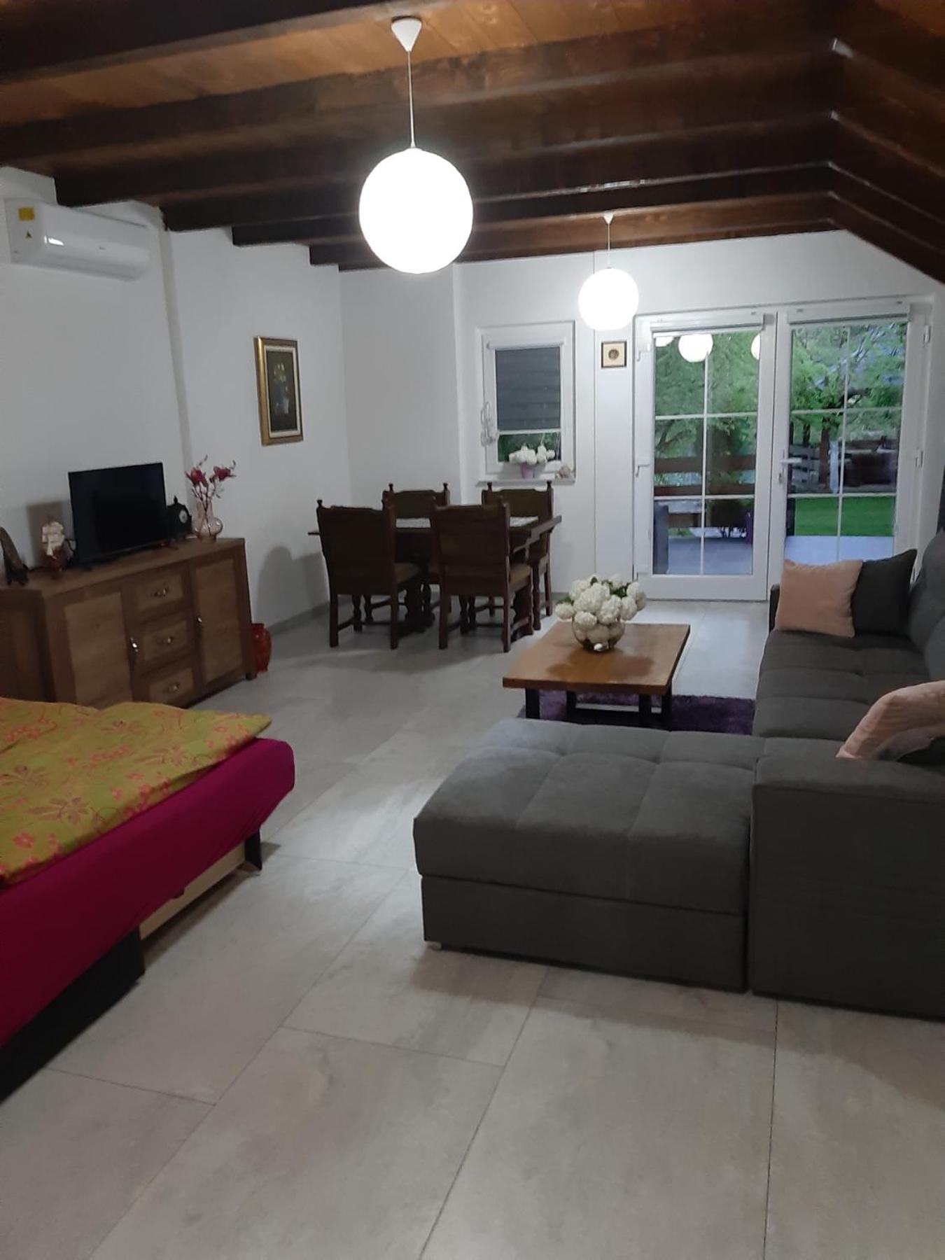 One-Bedroom House photo 1