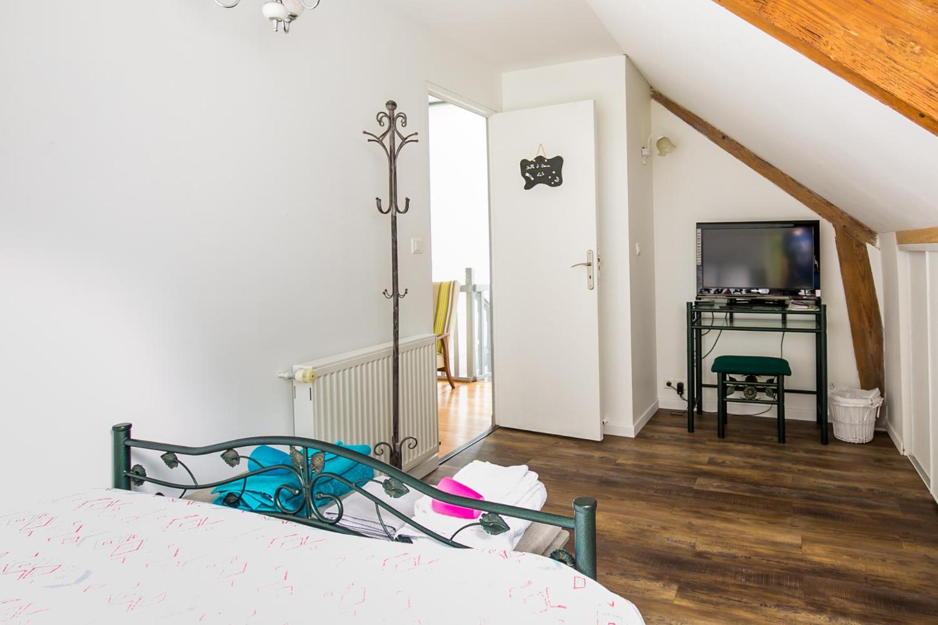 Double Room with Shared Bathroom photo 3