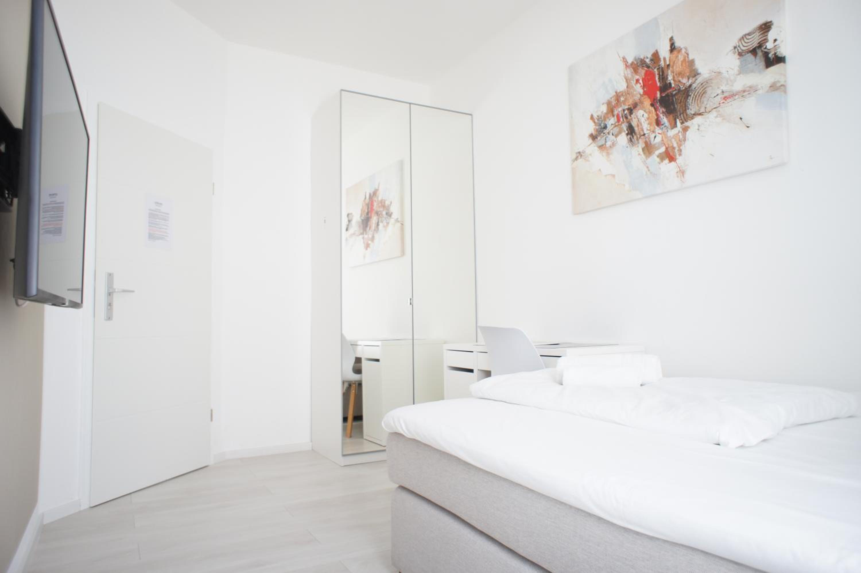 Economy Double Room photo 2